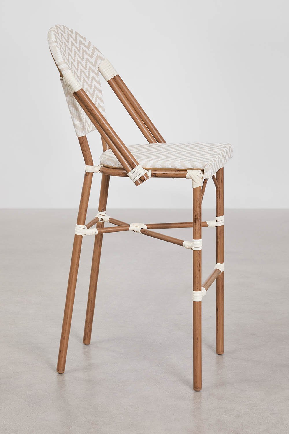 Pack of 4 stackable high stools with backrest in aluminum and synthetic rattan Brielle Bistro, gallery image 2