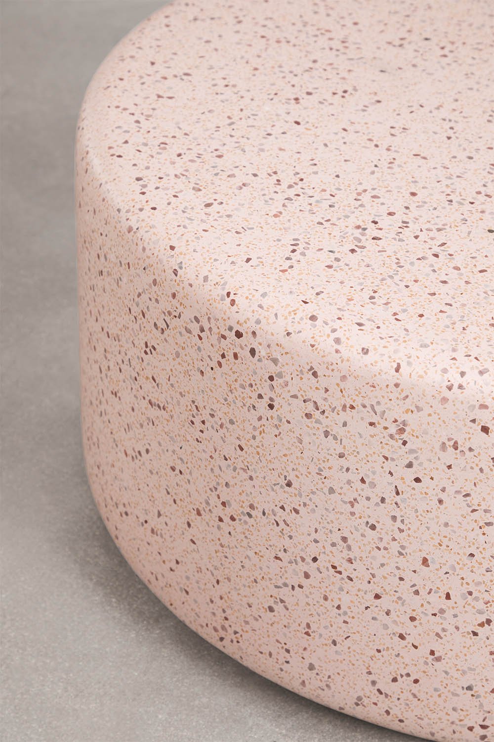 Round coffee table Ø90 cm in Elyndra cement, gallery image 2