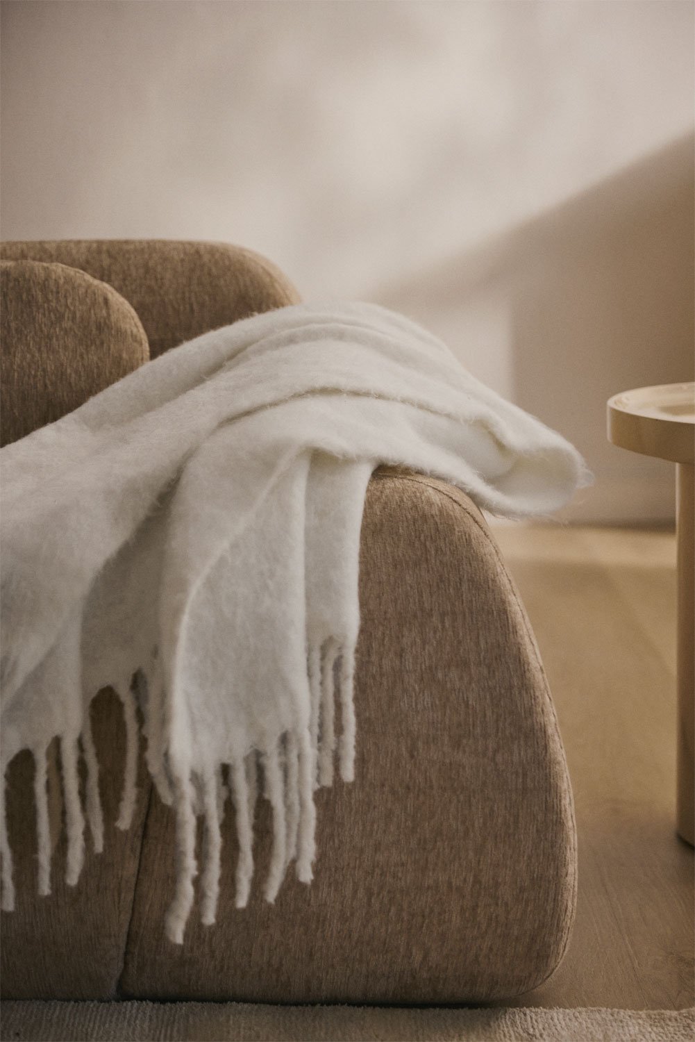 Dorota 150x130 cm blanket with fringes, gallery image 1