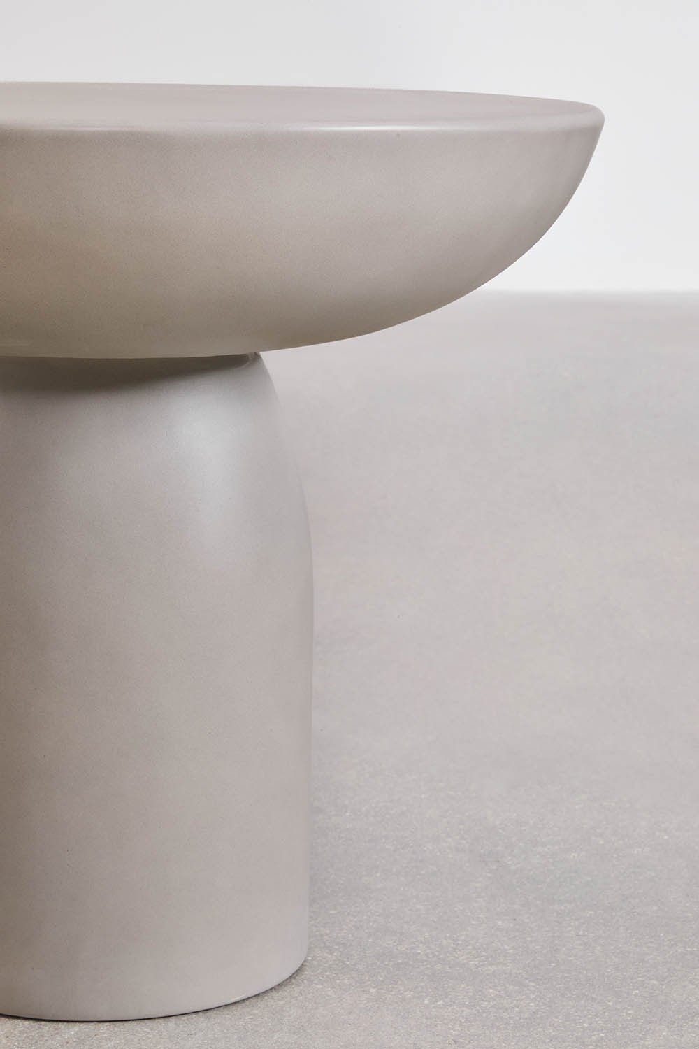 Zenadia round Ø50 cm cement garden side table, gallery image 3