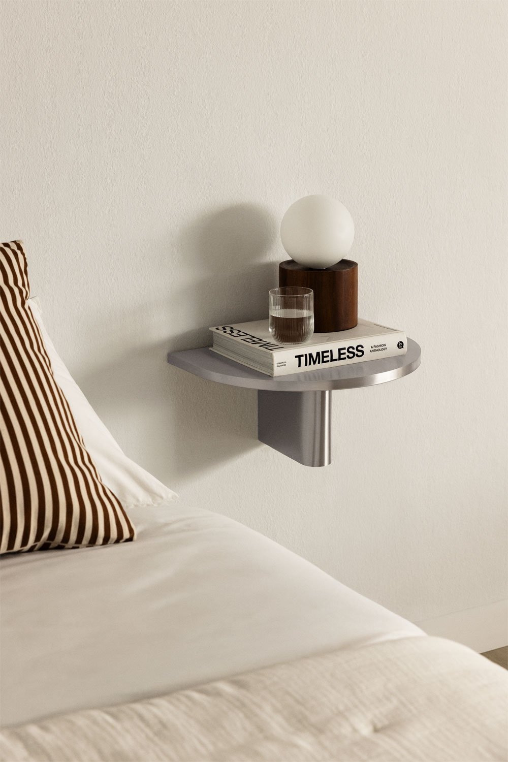 Mayeli floating nightstand 40x30 cm, gallery image 1