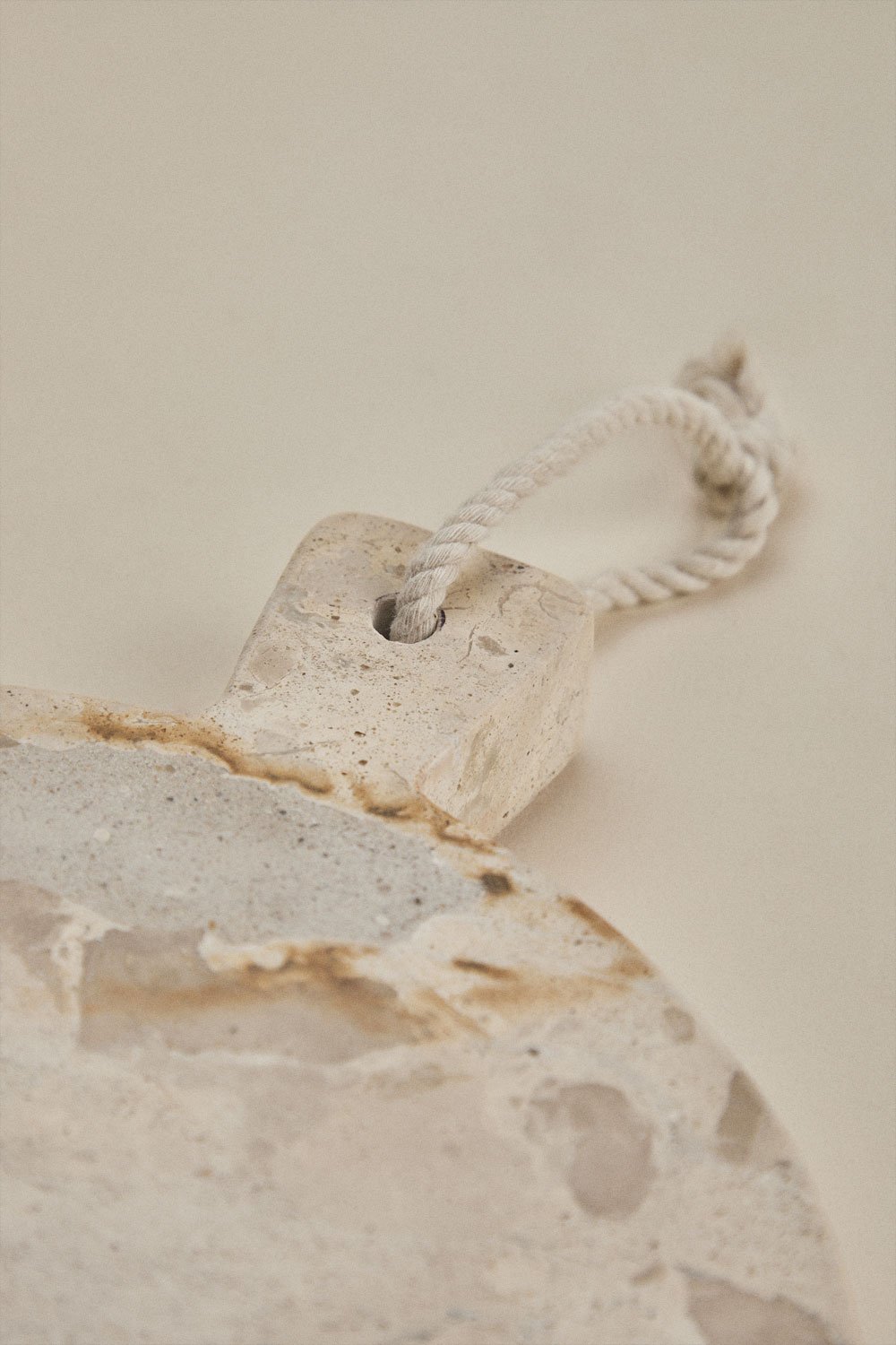 Round serving board Ø20 cm in Zalvian marble , gallery image 5