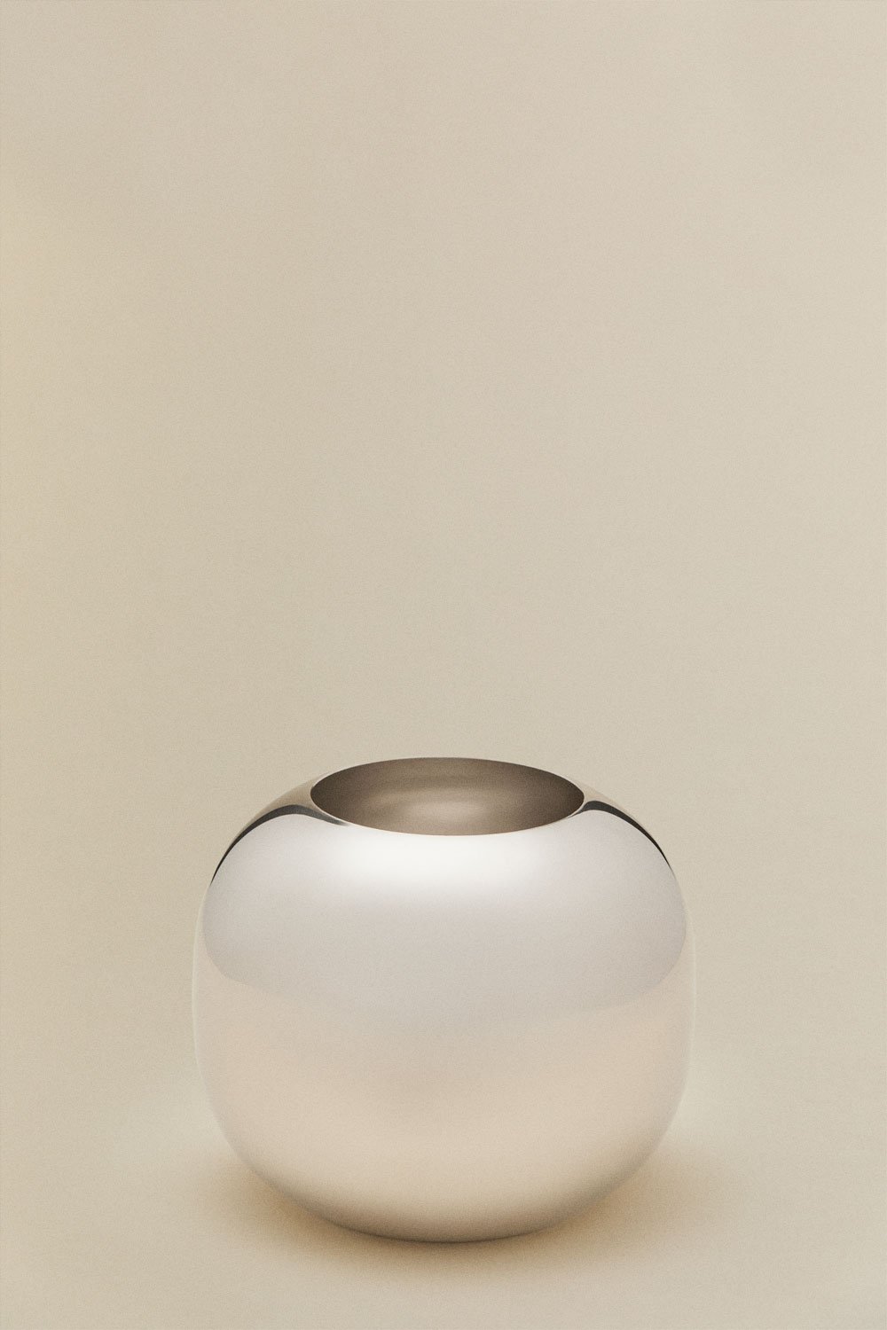 Brania steel vase, gallery image 3