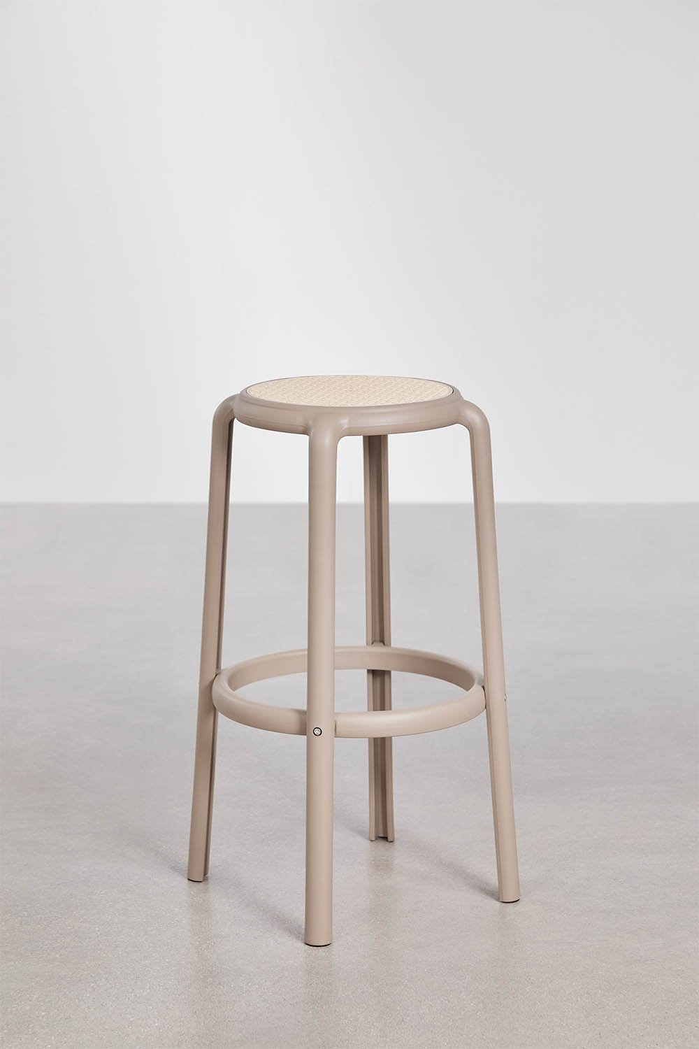Omara polypropylene high garden stool, gallery image 1