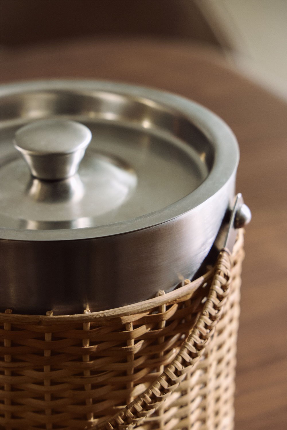 Dakomi ice bucket in stainless steel and bamboo, gallery image 2