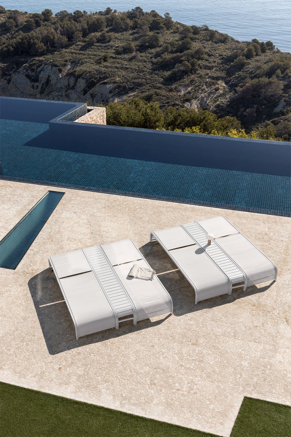 Set of 2 reclining sun loungers and side table in Marietta steel, gallery image 3