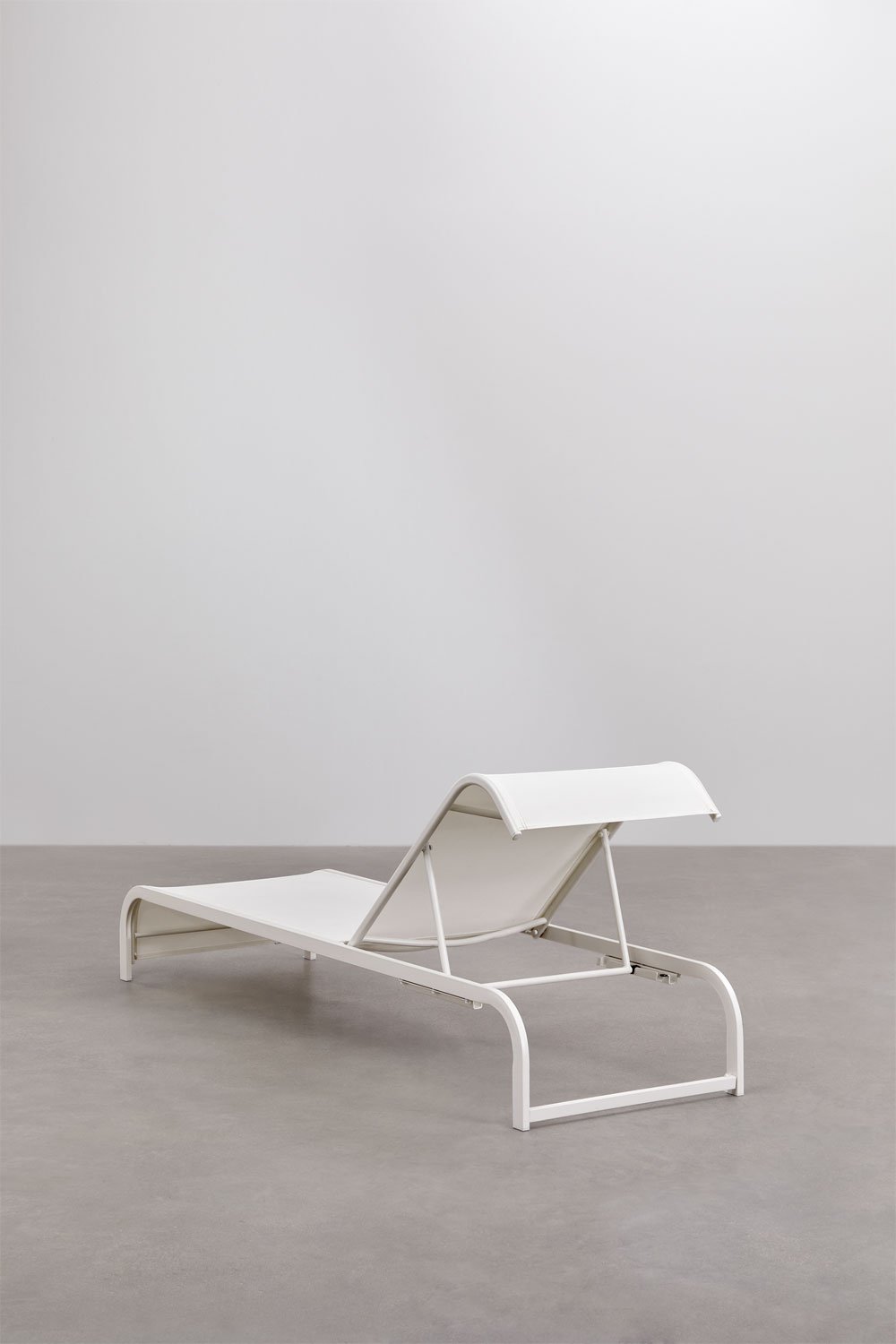 Set of 2 reclining loungers and 3 Marietta steel side tables, gallery image 4