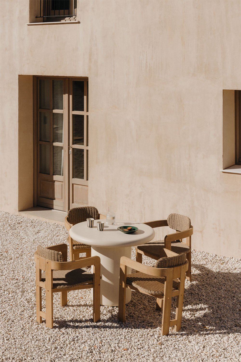 Namara round garden table in cement, gallery image 1