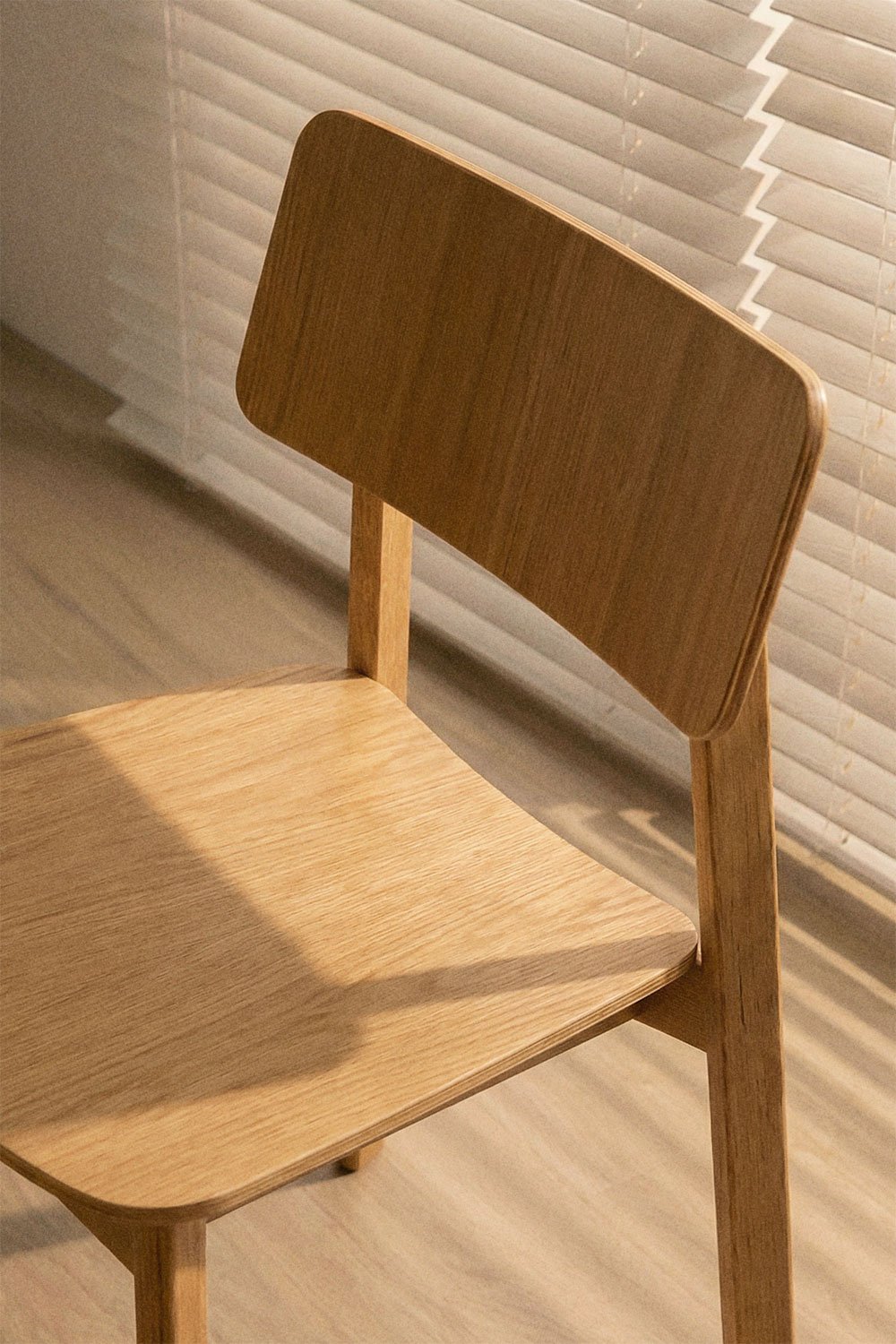 Pack of 4 Gilda wooden dining chairs, gallery image 2