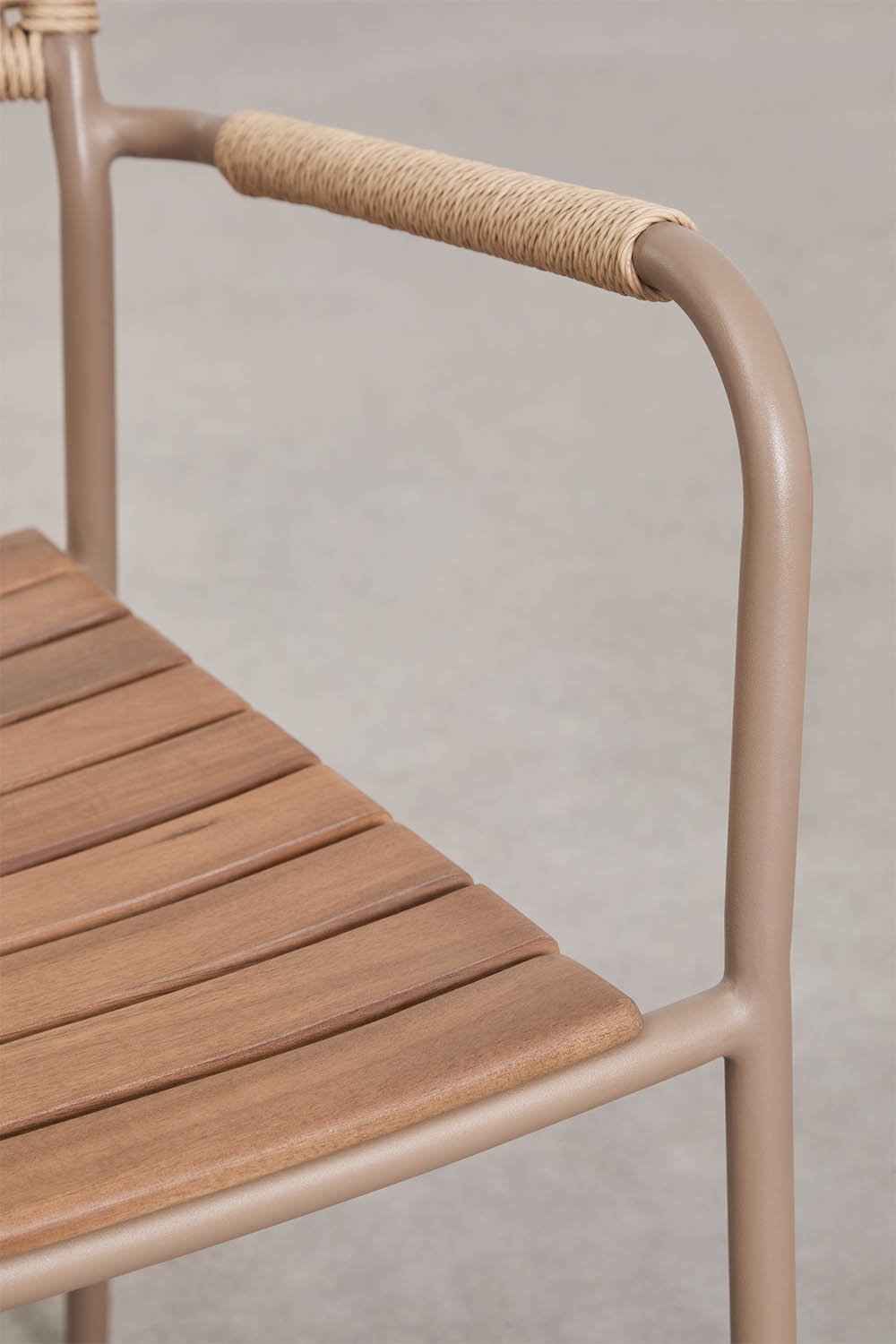 Pack of 2 stackable garden chairs with armrests in steel and acacia wood Tilda, gallery image 7