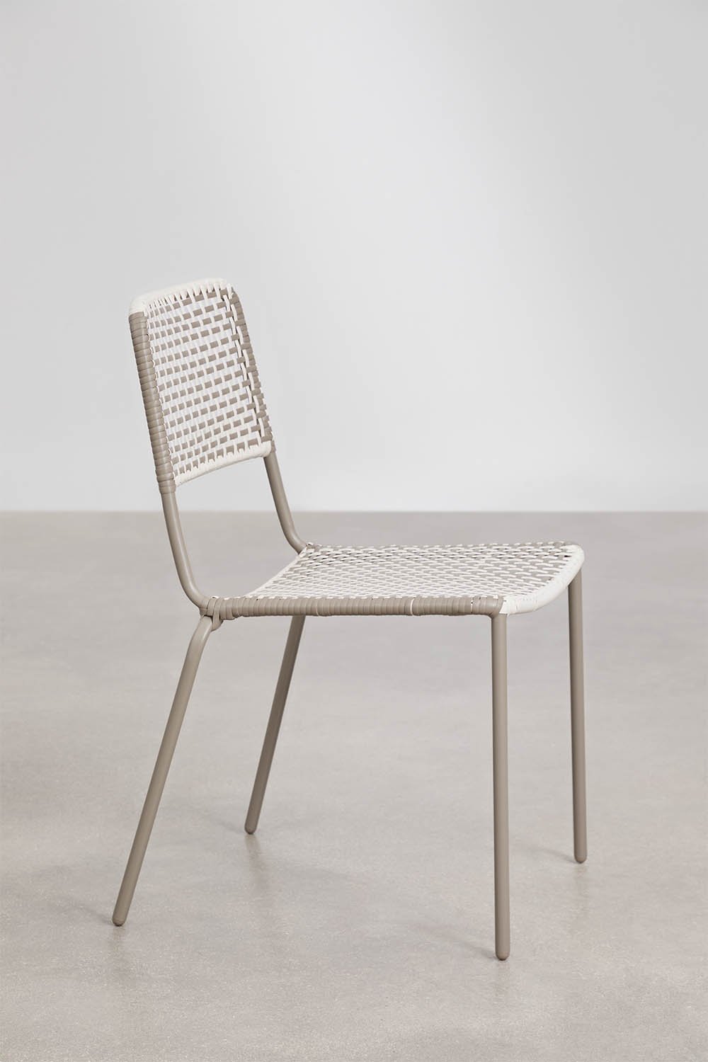 Pack of 2 stackable dining chairs in steel and synthetic wicker Veyra, gallery image 2