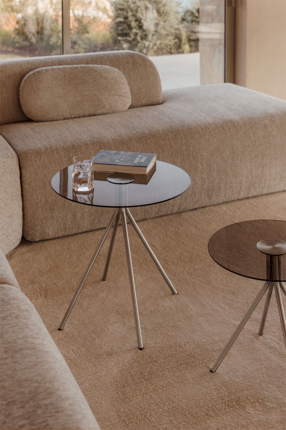 Itsoro round side table in steel and tempered glass, gallery image 1