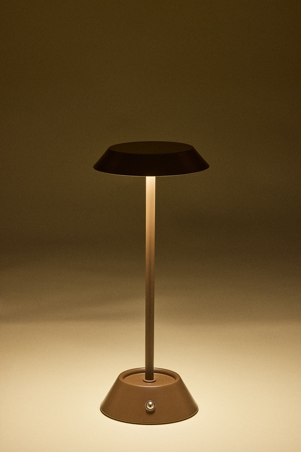 Oravella wireless LED outdoor table lamp in iron, gallery image 3