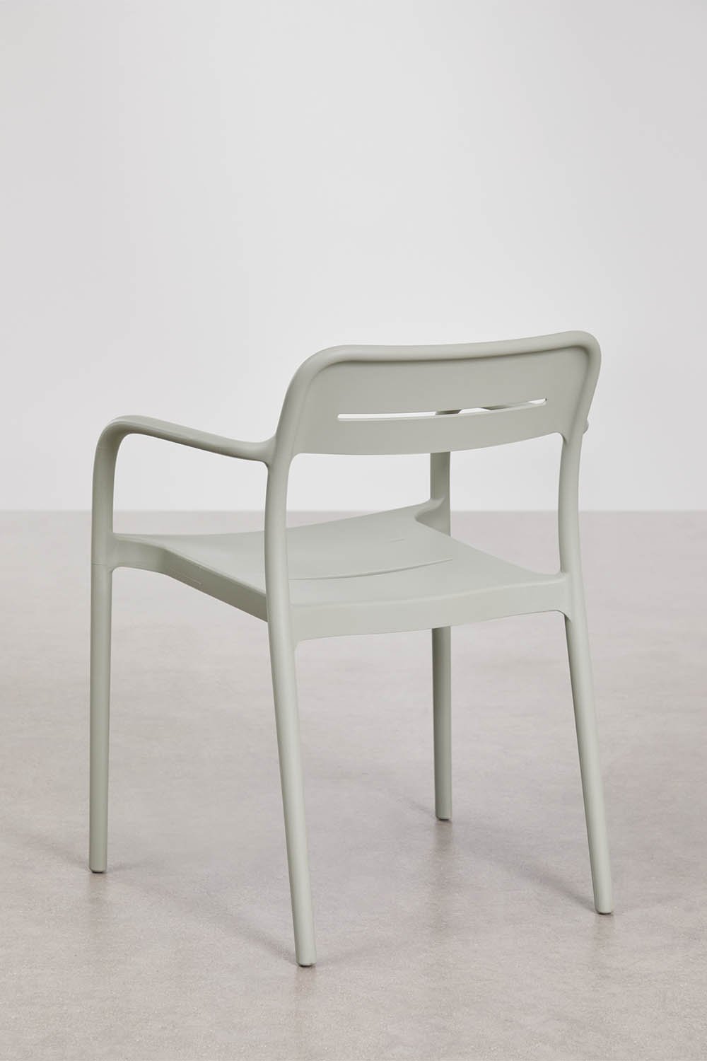 Pack of 4 stackable dining chairs with armrests in polypropylene Graneli, gallery image 3