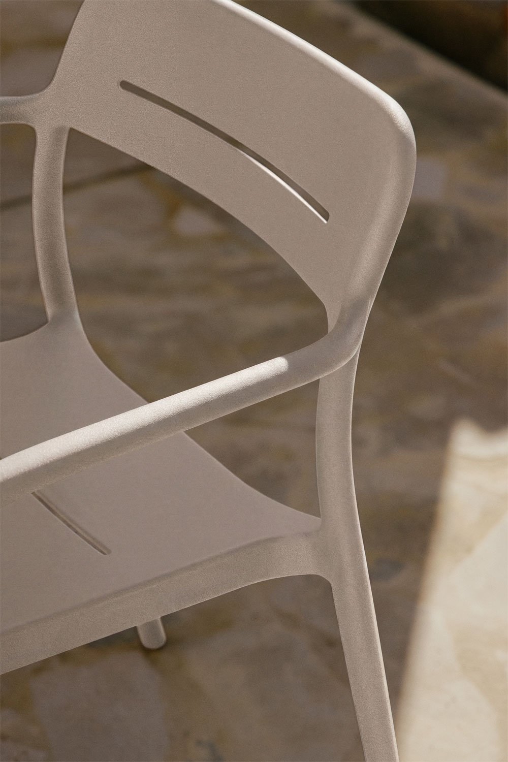 Pack of 2 stackable garden chairs with armrests in polypropylene Graneli, gallery image 2