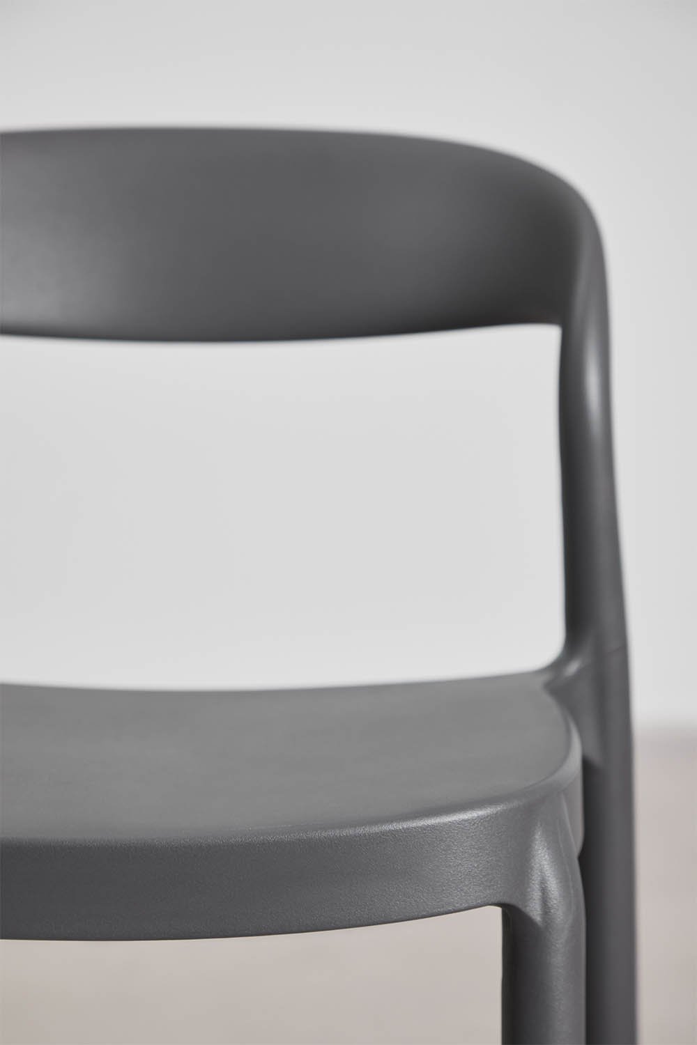 Stackable high garden stool in polypropylene Brenza, gallery image 4