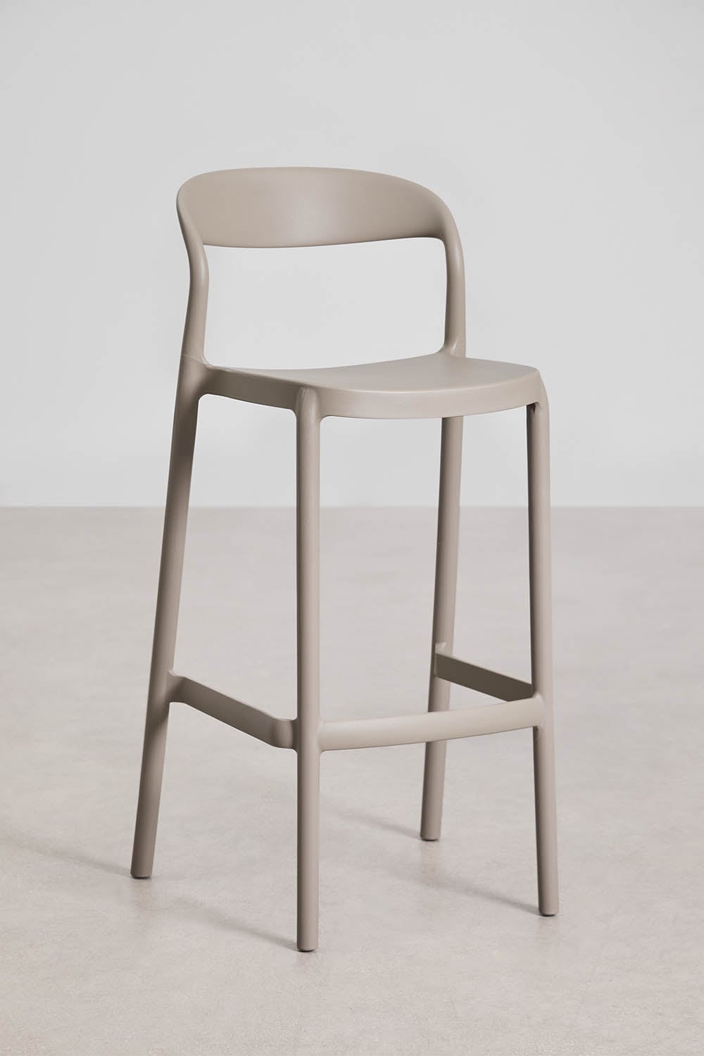 Pack of 4 stackable high garden stools in polypropylene Brenza, gallery image 1