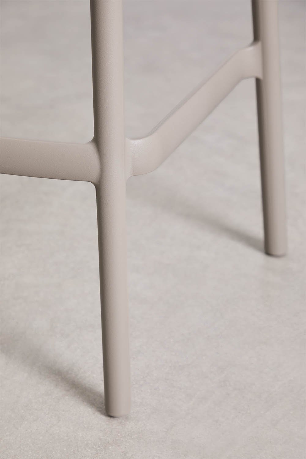 Pack of 4 stackable high stools in polypropylene Brenza, gallery image 5