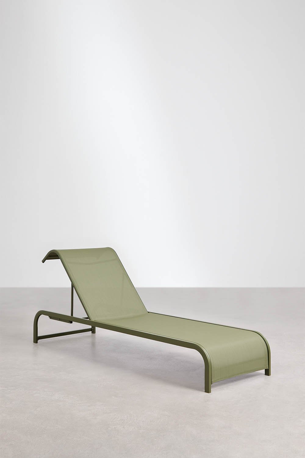 Set of 2 reclining loungers and side table in Marietta steel, gallery image 4
