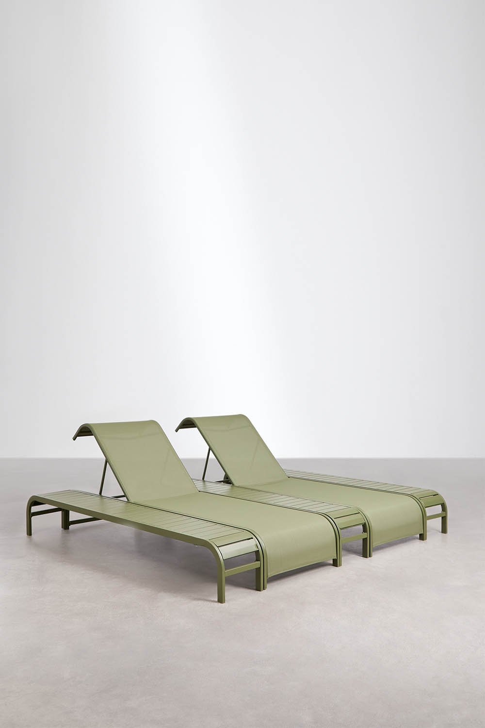 Set of 2 reclining loungers and 3 Marietta steel side tables, gallery image 1
