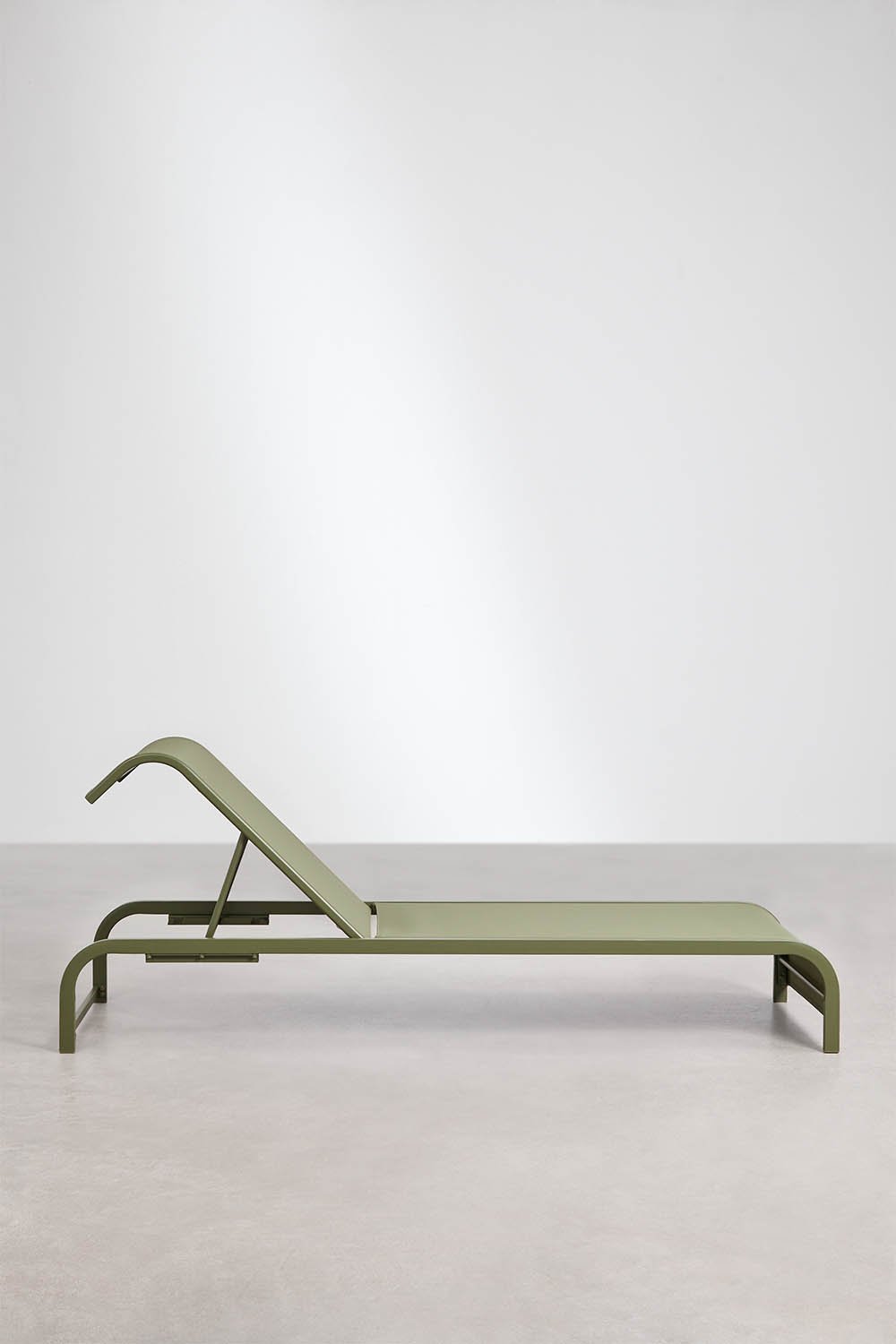 Set of 2 reclining loungers and 3 side tables in Marietta steel, gallery image 6