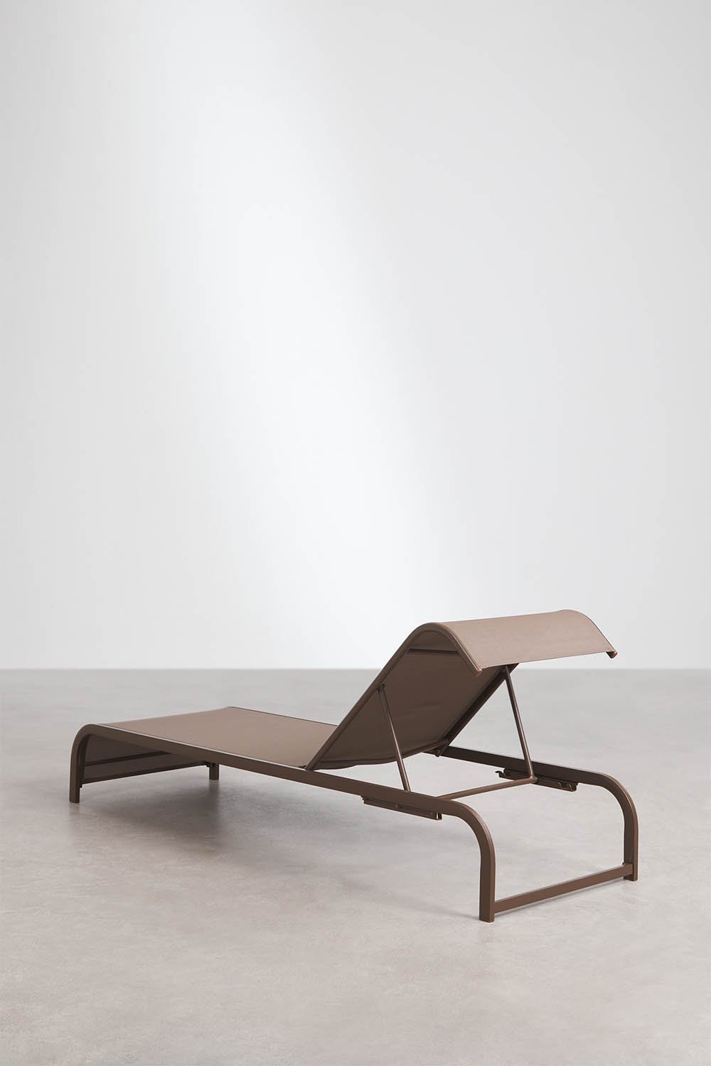 Set of 2 reclining loungers and 3 Marietta steel side tables, gallery image 5