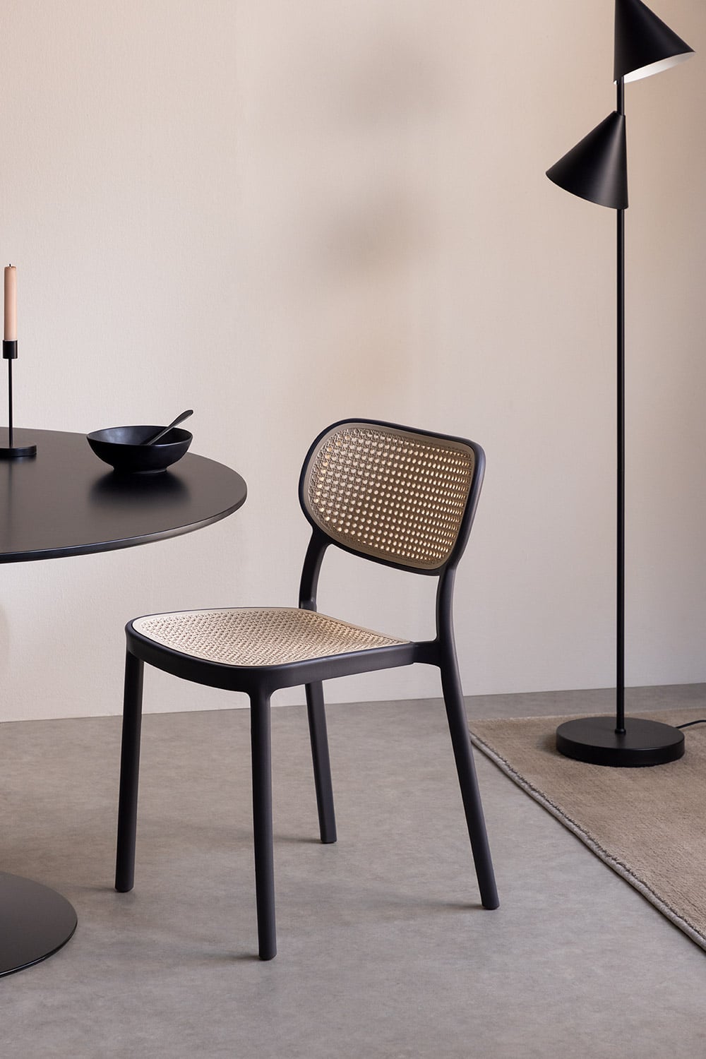 Pack of 4 stackable Omara polypropylene dining chairs, gallery image 7