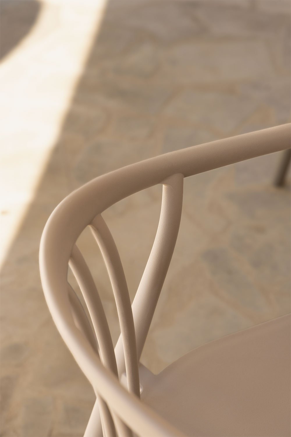 Ivor stackable garden chairs set of 6 with armrests in polypropylene, gallery image 2