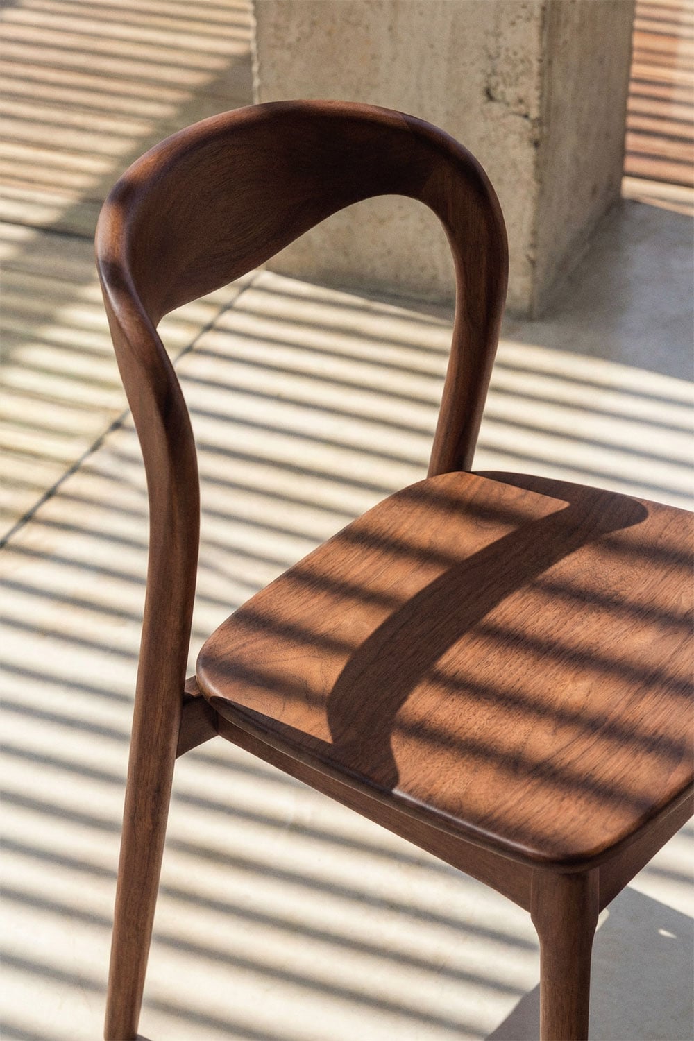 Set of 4 garden chairs in Varmus teak wood, gallery image 2