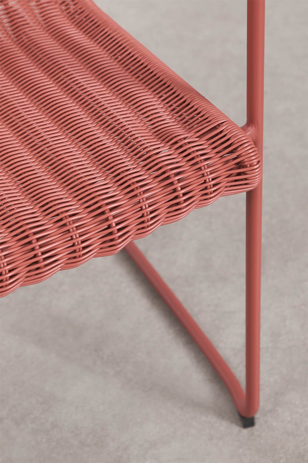 Stackable dining chair with armrests in synthetic wicker and steel Revia, gallery image 5