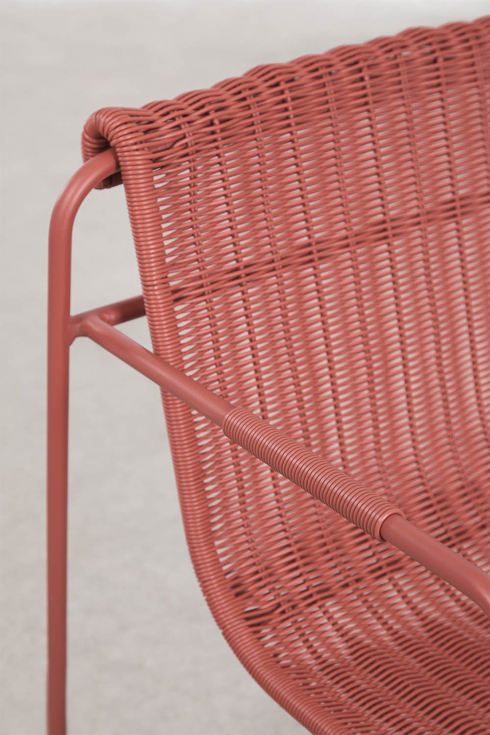 Pack of 2 stackable dining chairs with armrests in synthetic rattan and steel Revia, gallery image 4