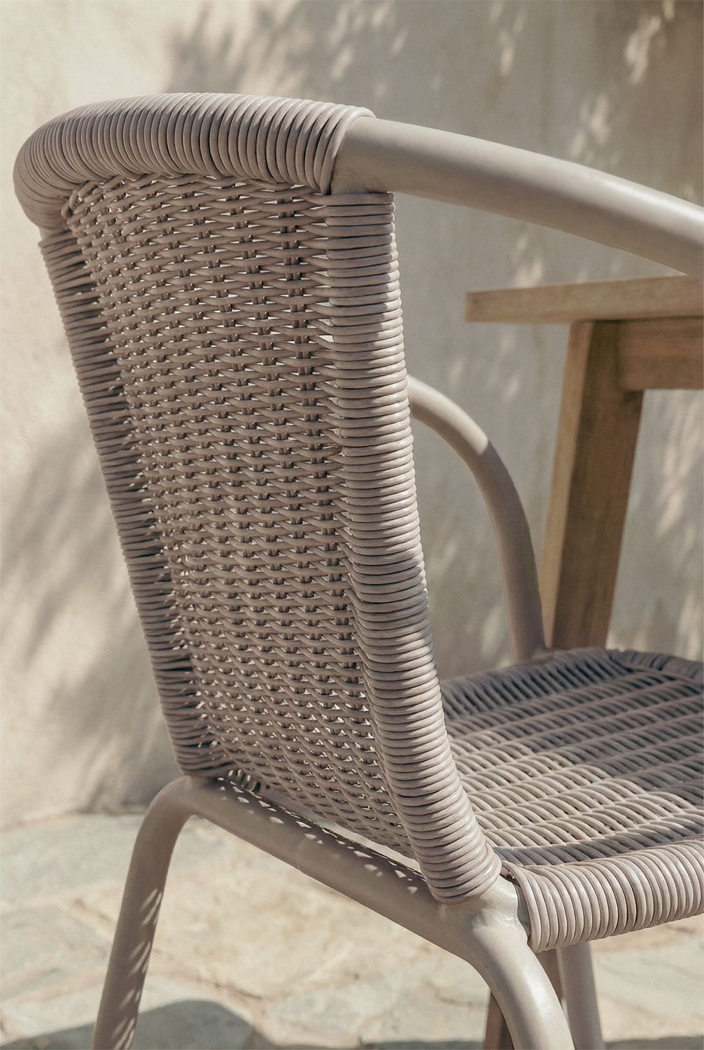 Pack of 2 stackable garden chairs with armrests in steel and synthetic rattan Kalymana, gallery image 2