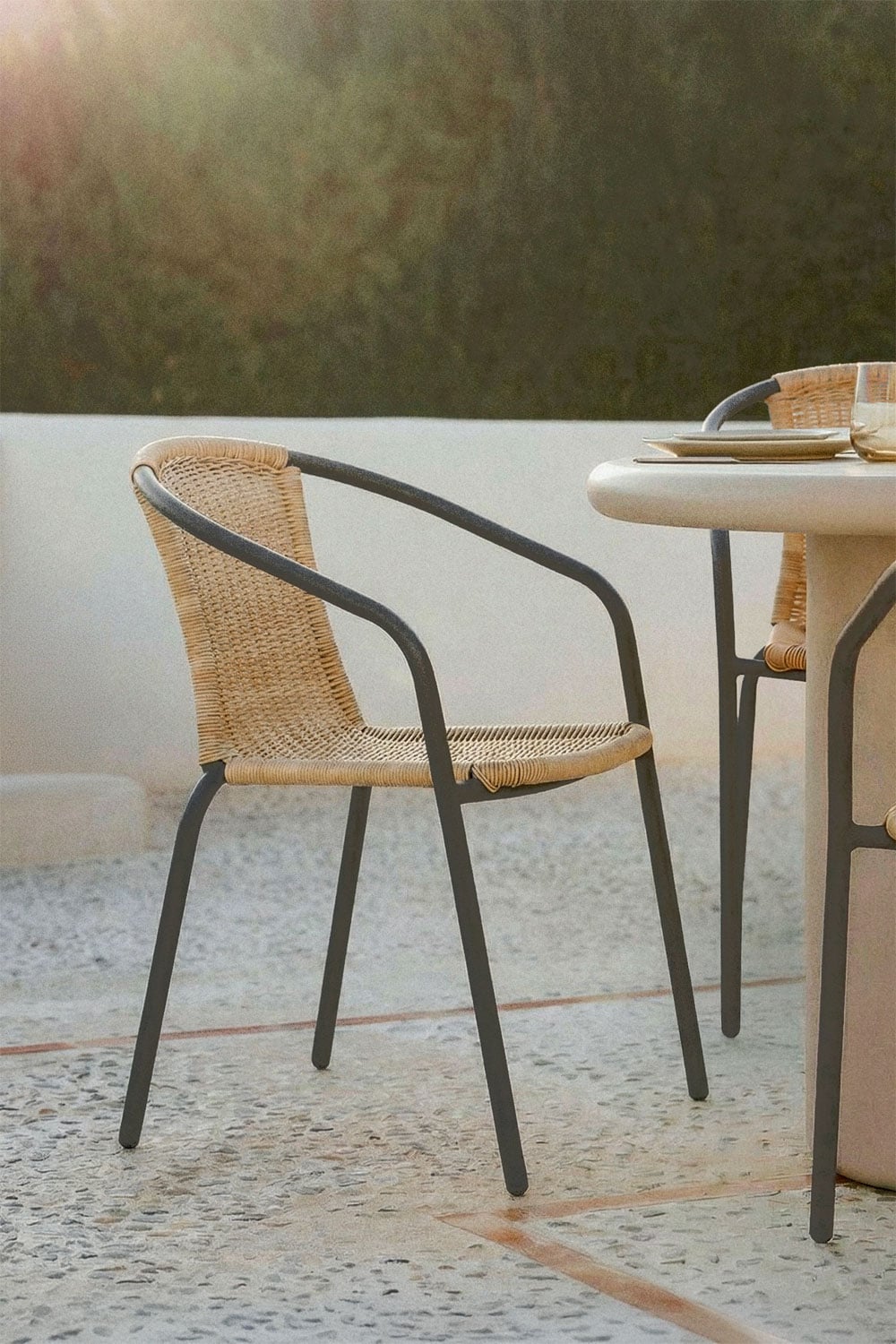 Pack of 4 stackable garden chairs with armrests in steel and synthetic rattan Kalymana, gallery image 1