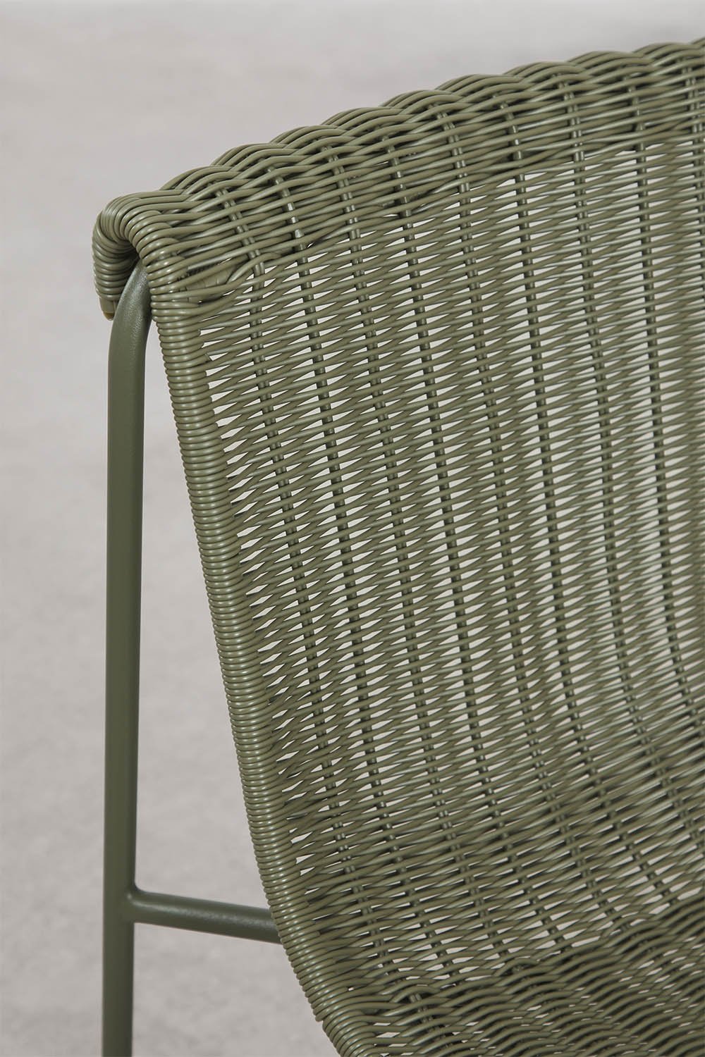 Pack of 2 dining chairs in synthetic wicker and steel Revia, gallery image 4