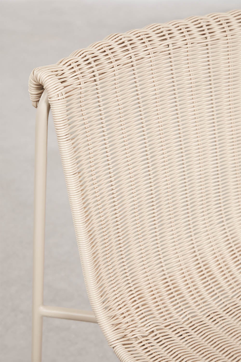 Pack of 2 dining chairs in synthetic wicker and steel Revia, gallery image 4