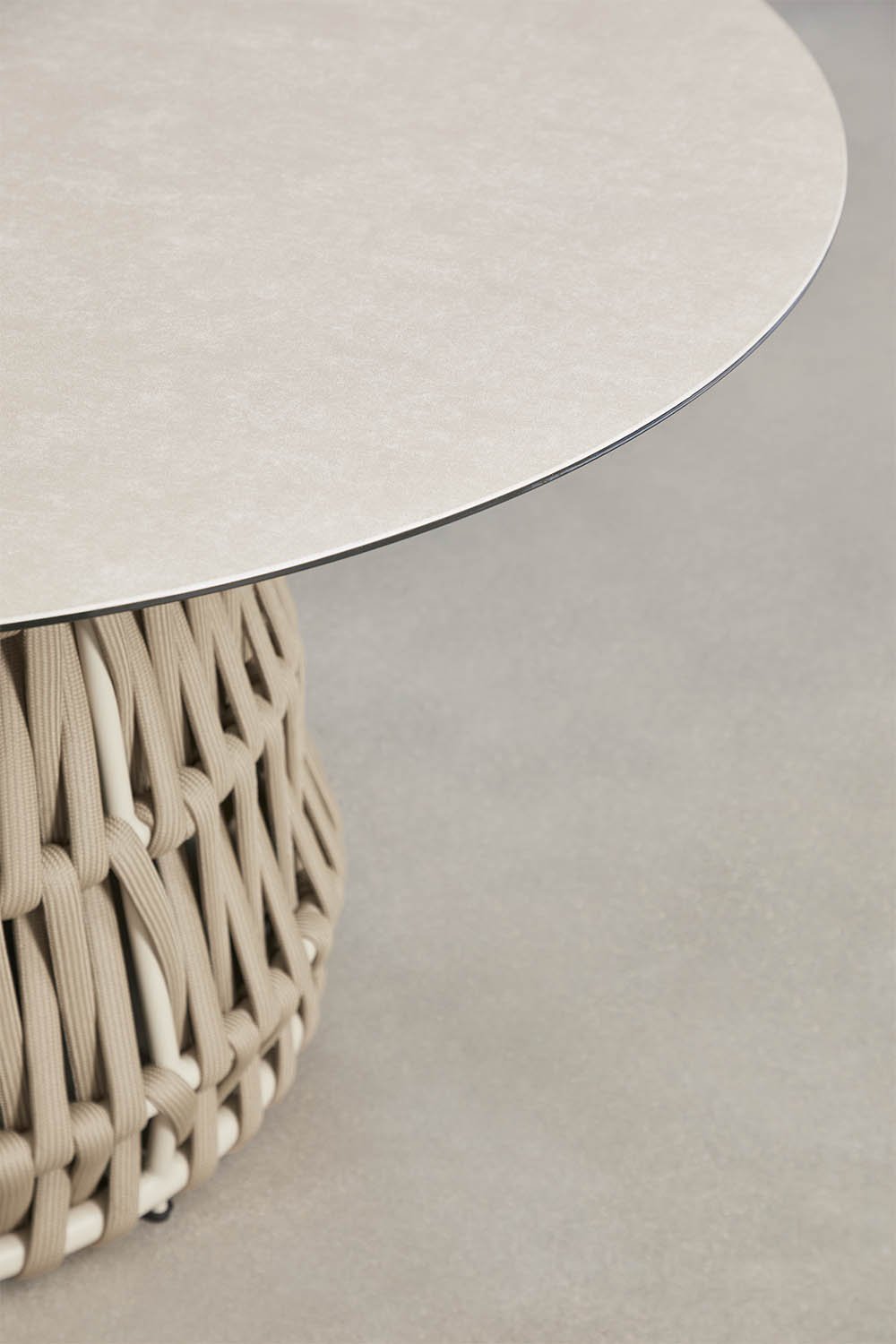 Tevary round garden table Ø140 cm in ceramic and braided rope, gallery image 2