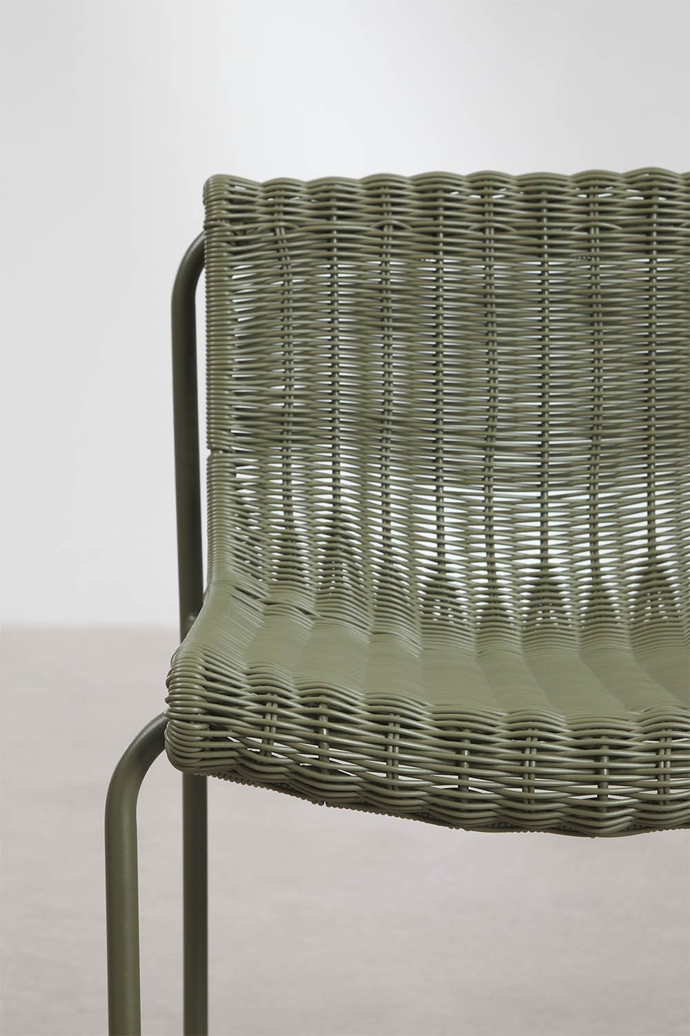 Set of 4 high stools in synthetic rattan and steel Revia, gallery image 4