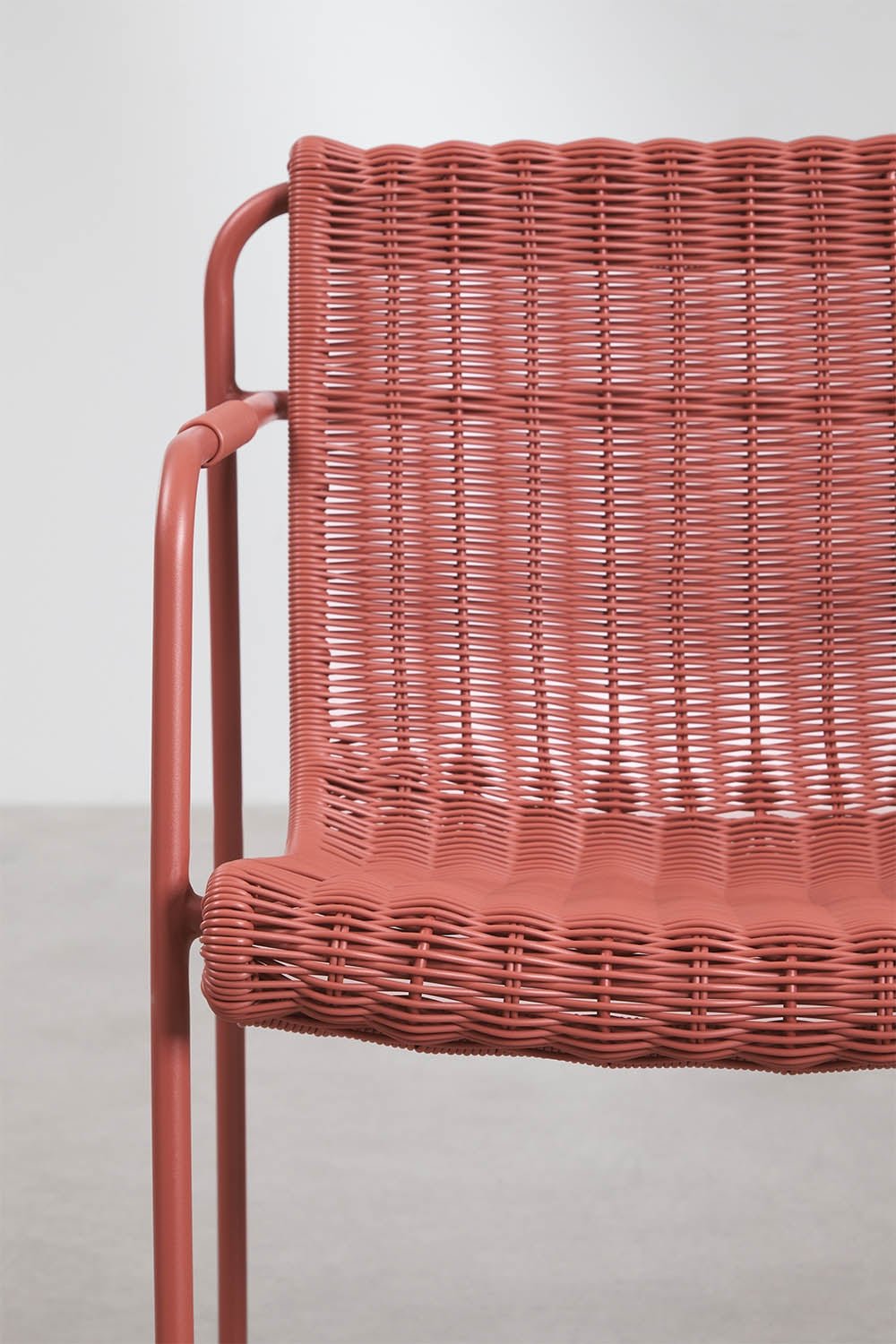 Pack of 2 stackable high stools with armrests in synthetic wicker and steel Revia, gallery image 4