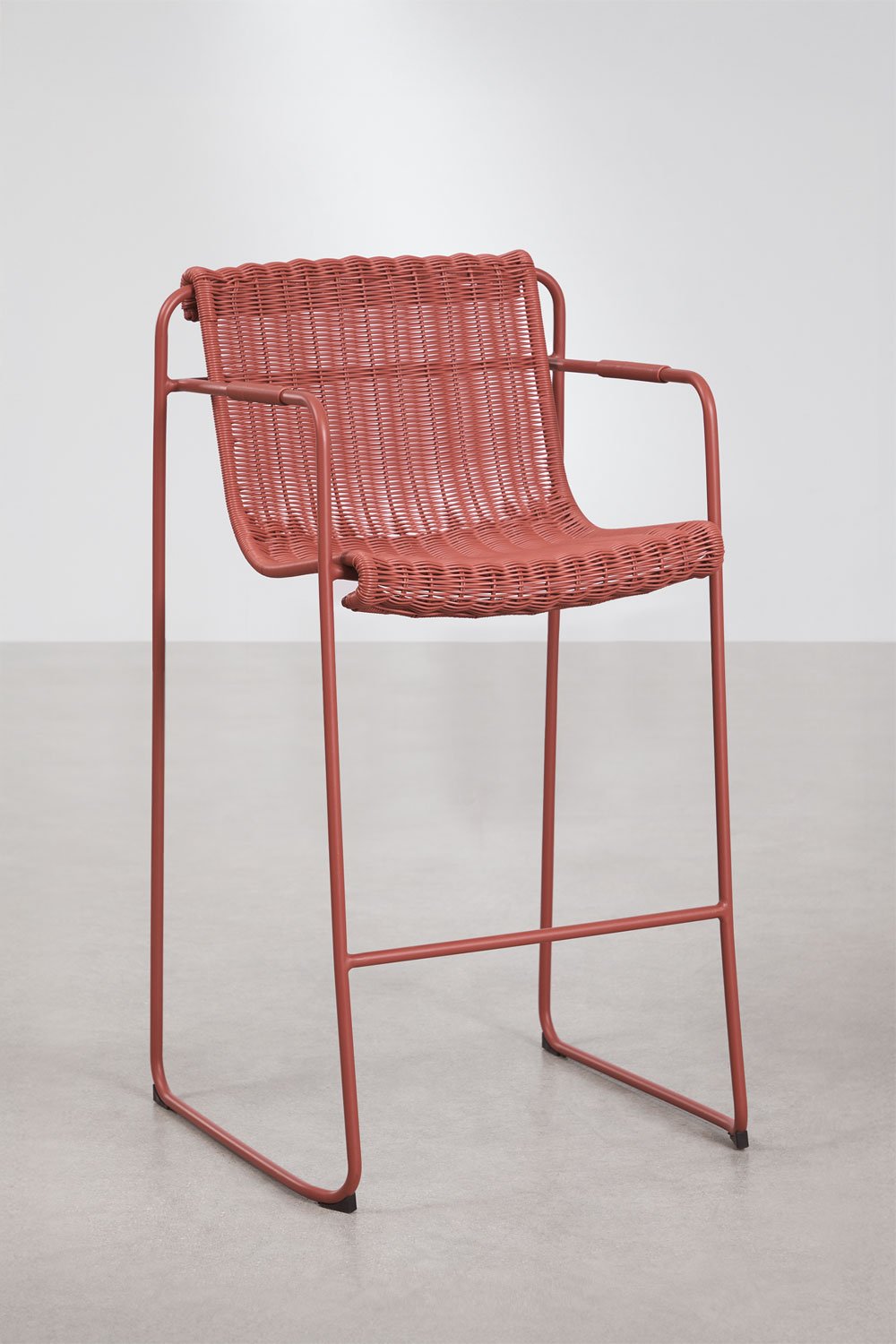 Pack of 2 stackable high stools with armrests in synthetic wicker and steel Revia, gallery image 1