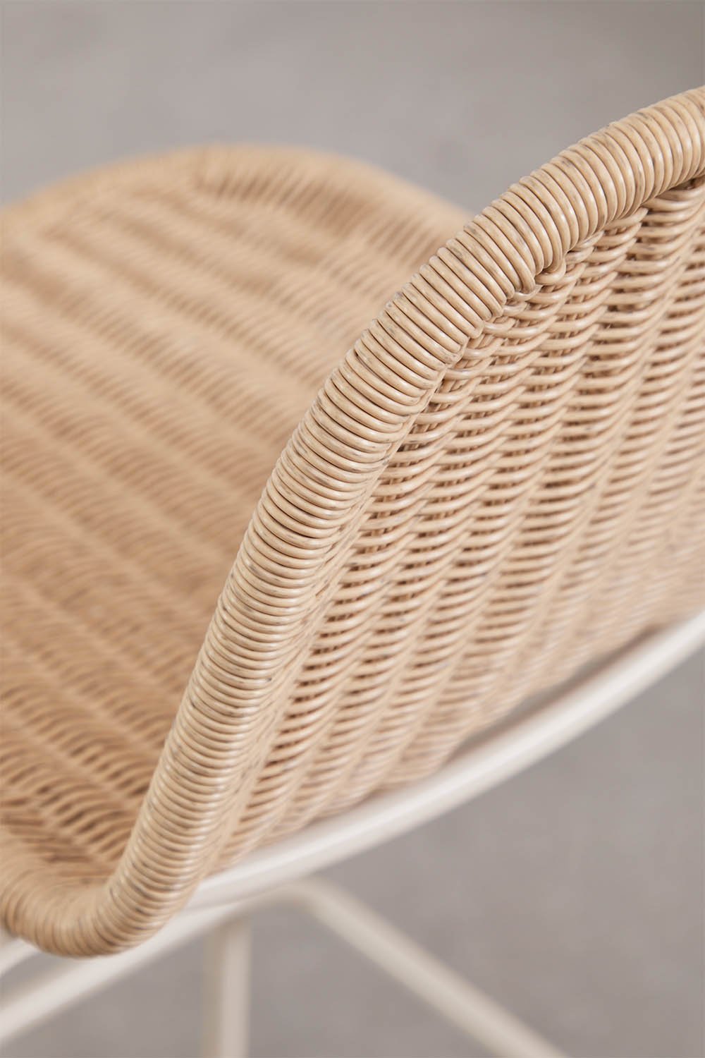 Pack of 4 stackable high garden stools in synthetic rattan Reiven, gallery image 4