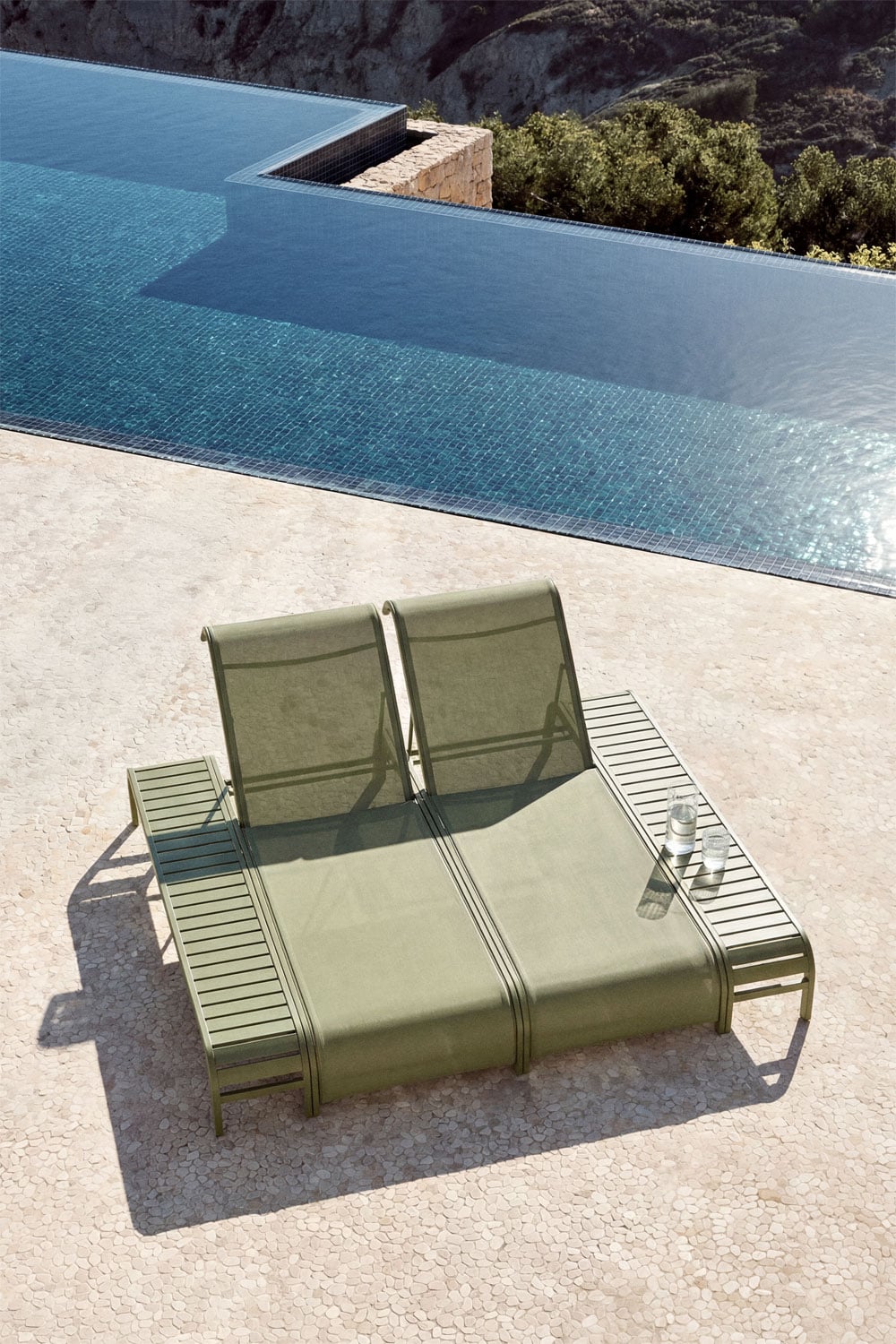 Set of 2 reclining loungers and 2 Marietta steel side tables, gallery image 1