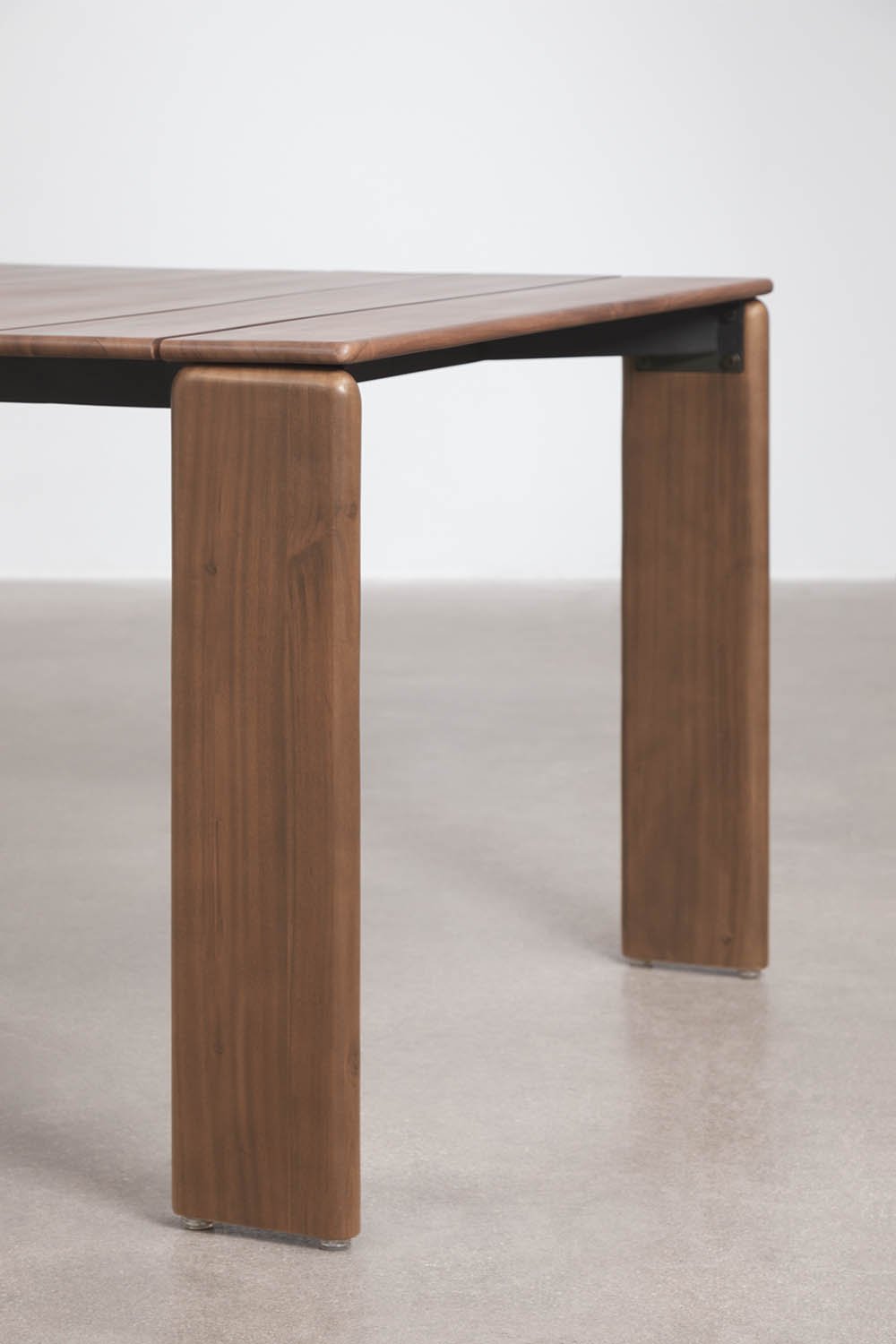 Rectangular garden table in Kandroa acacia wood, gallery image 6