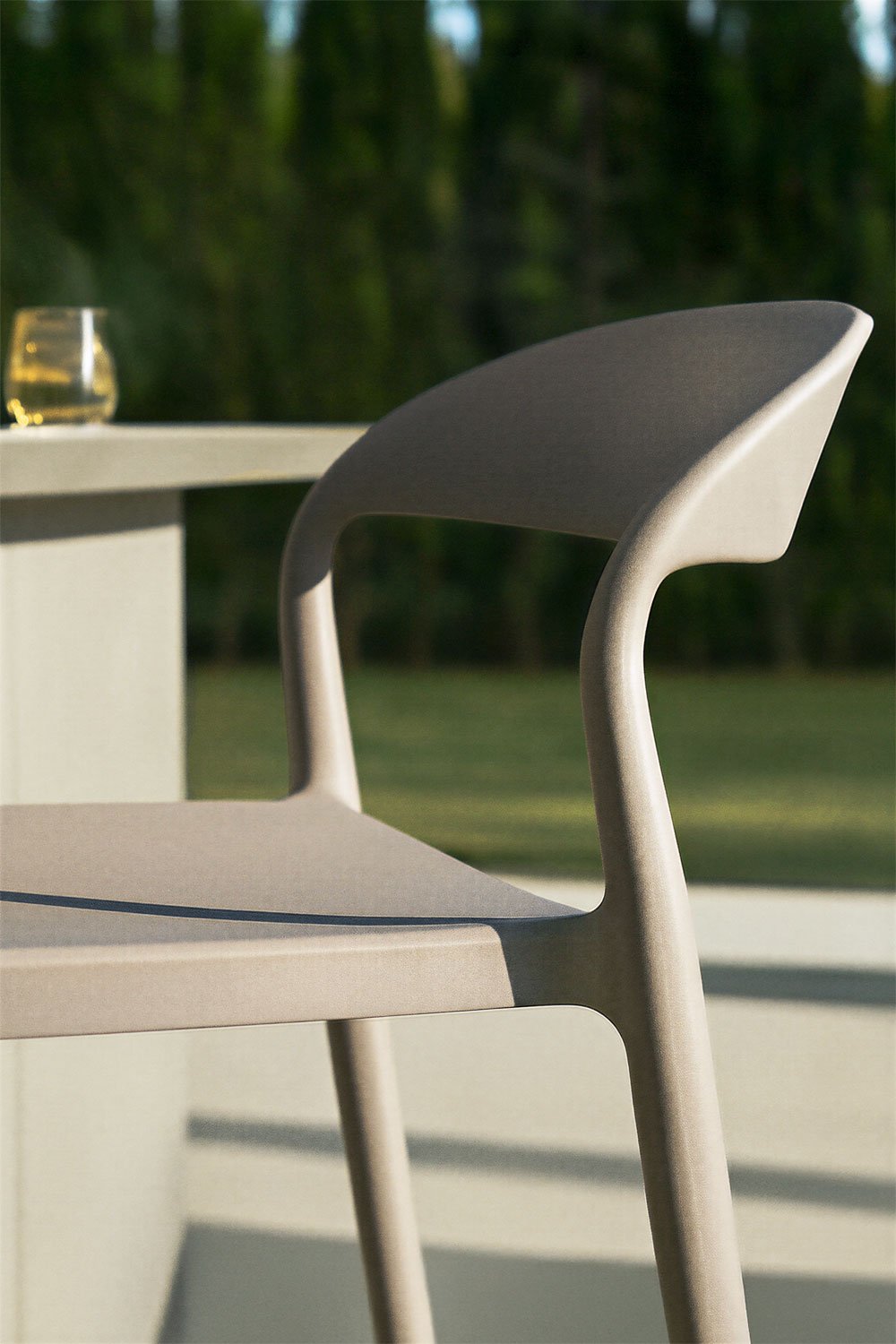 Pack of 2 stackable high garden stools in polypropylene Brenza, gallery image 2