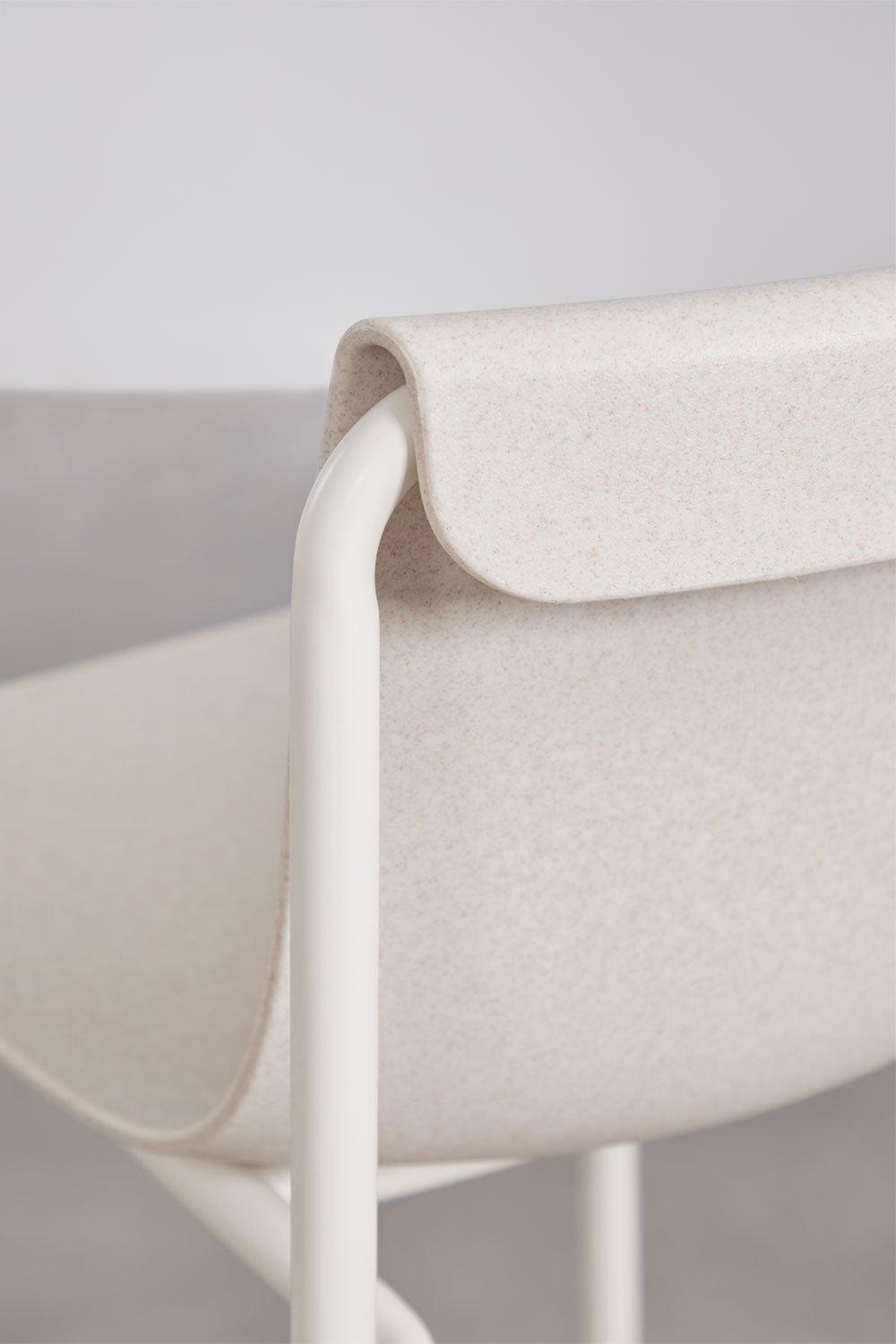 Pack of 2 high garden stools in polypropylene Ismene, gallery image 5