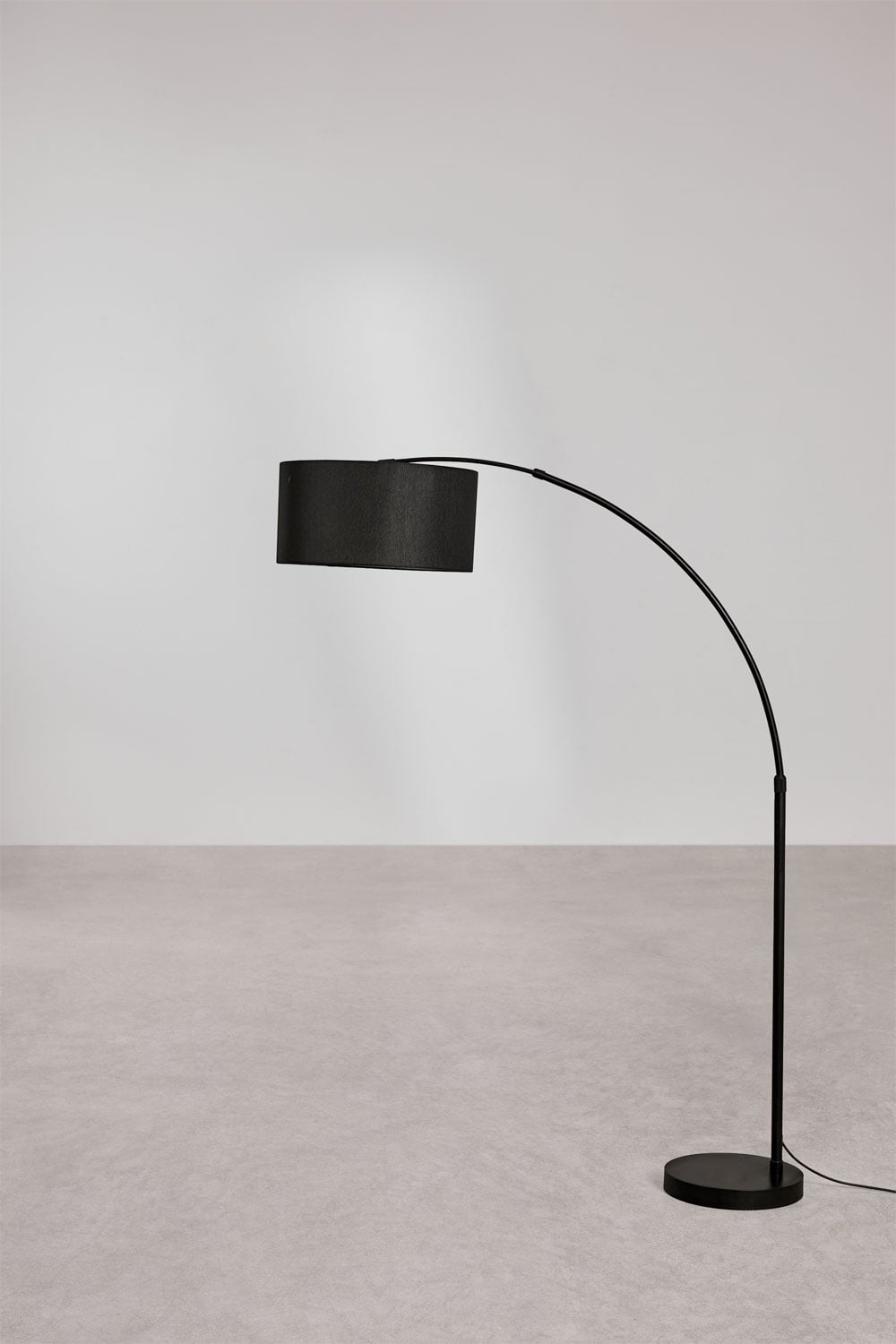 Vonera outdoor floor lamp in linen and iron, gallery image 4