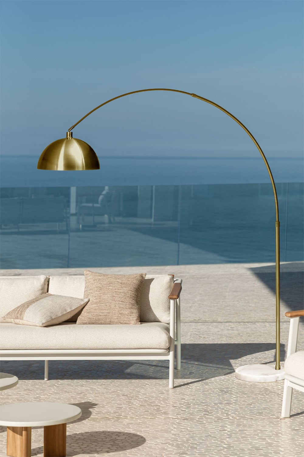 Diala iron outdoor floor lamp, gallery image 1