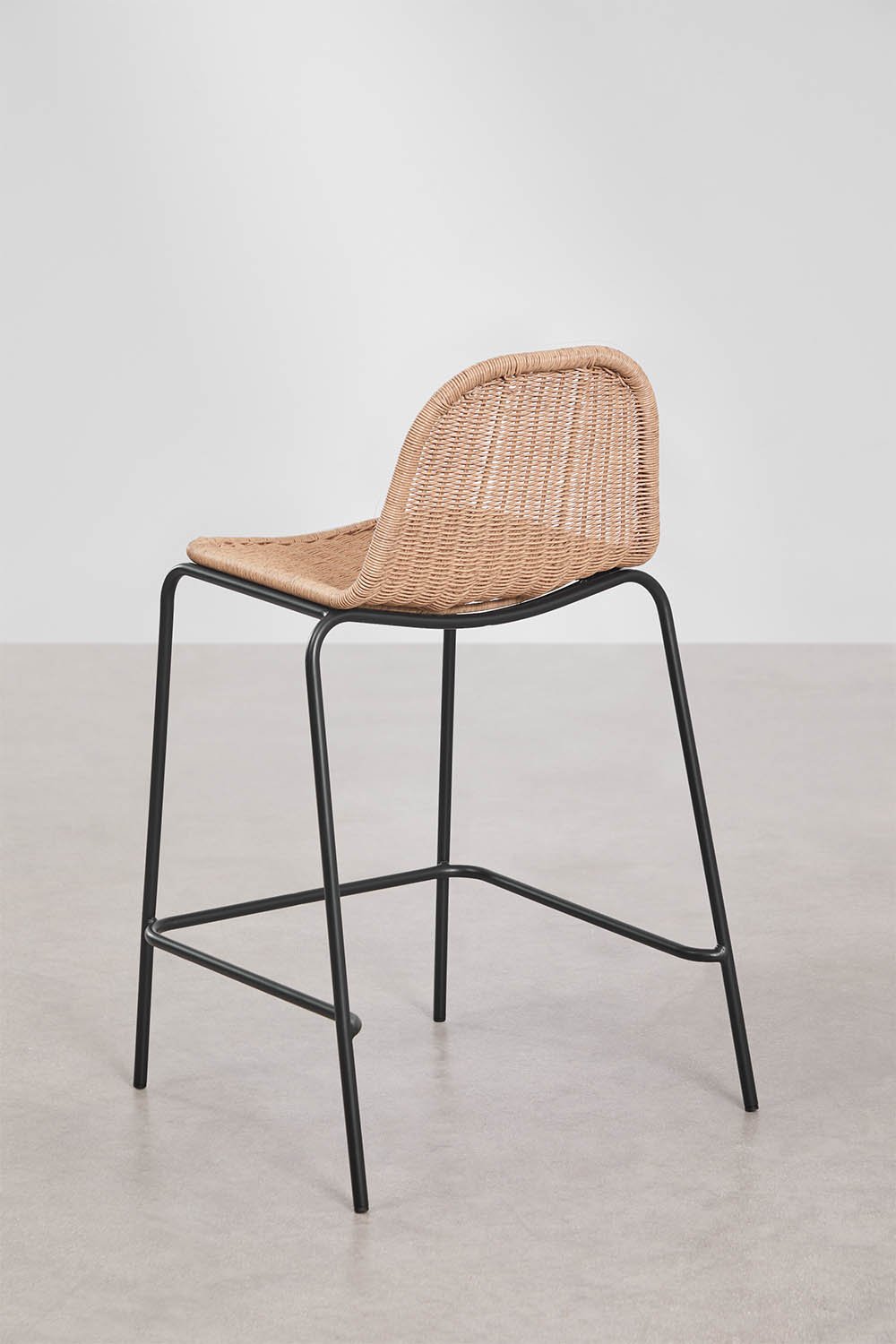 Pack of 4 stackable high garden stools in synthetic rattan Reiven, gallery image 5