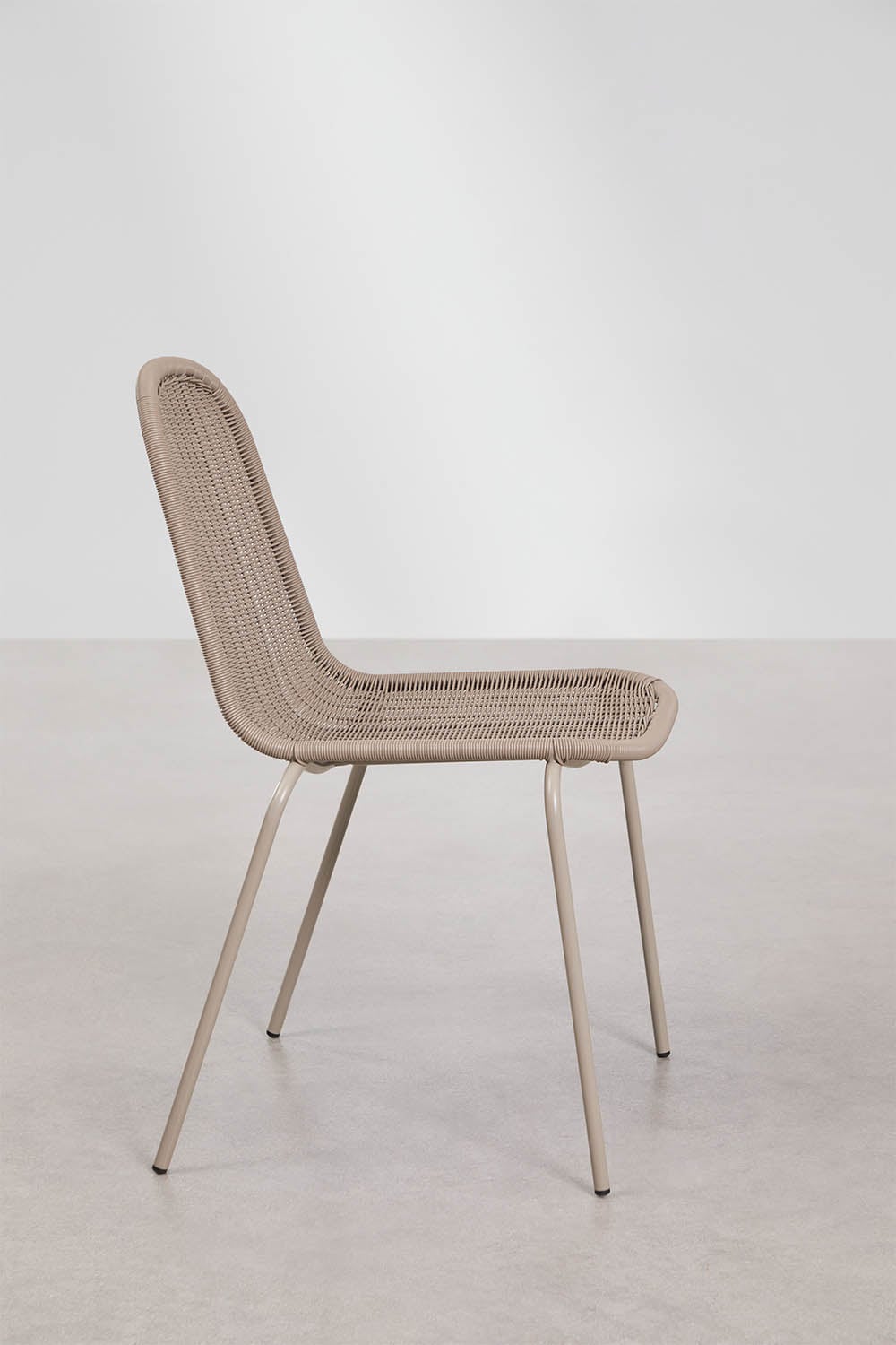 Pack of 4 stackable garden chairs in synthetic rattan Reiven, gallery image 4