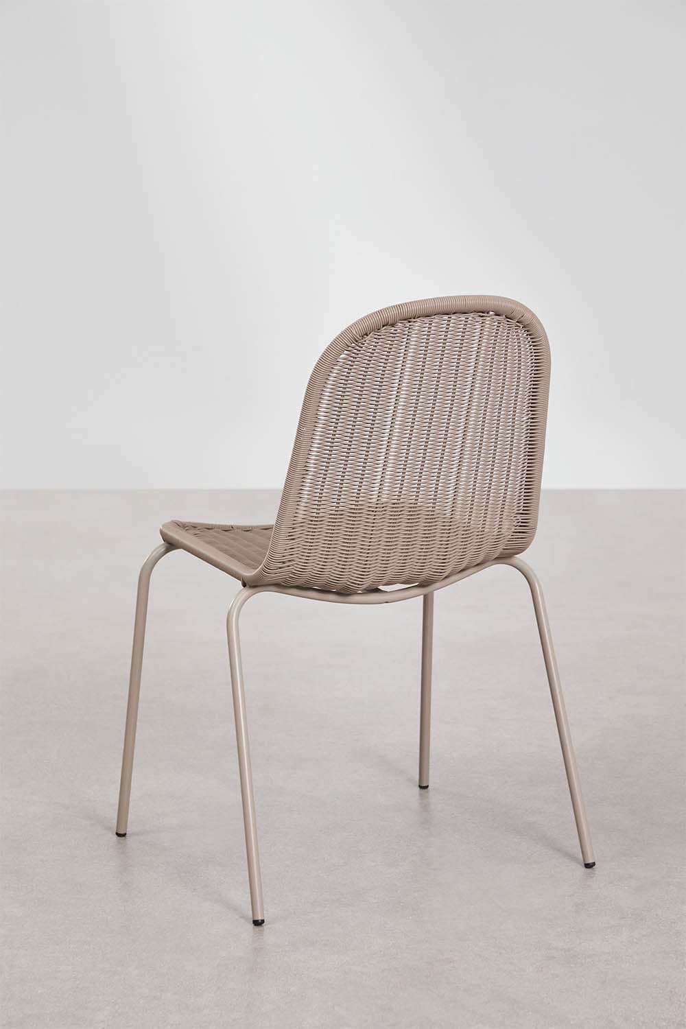 Pack of 4 stackable garden chairs in synthetic rattan Reiven, gallery image 5