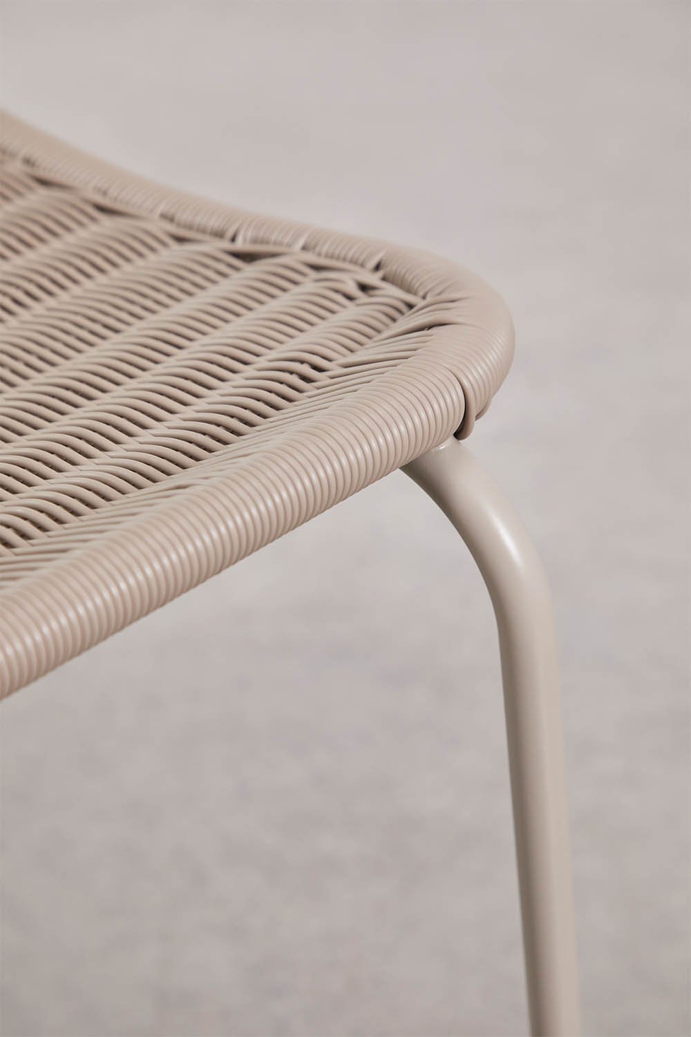 Pack of 4 stackable garden chairs in synthetic rattan Reiven, gallery image 7